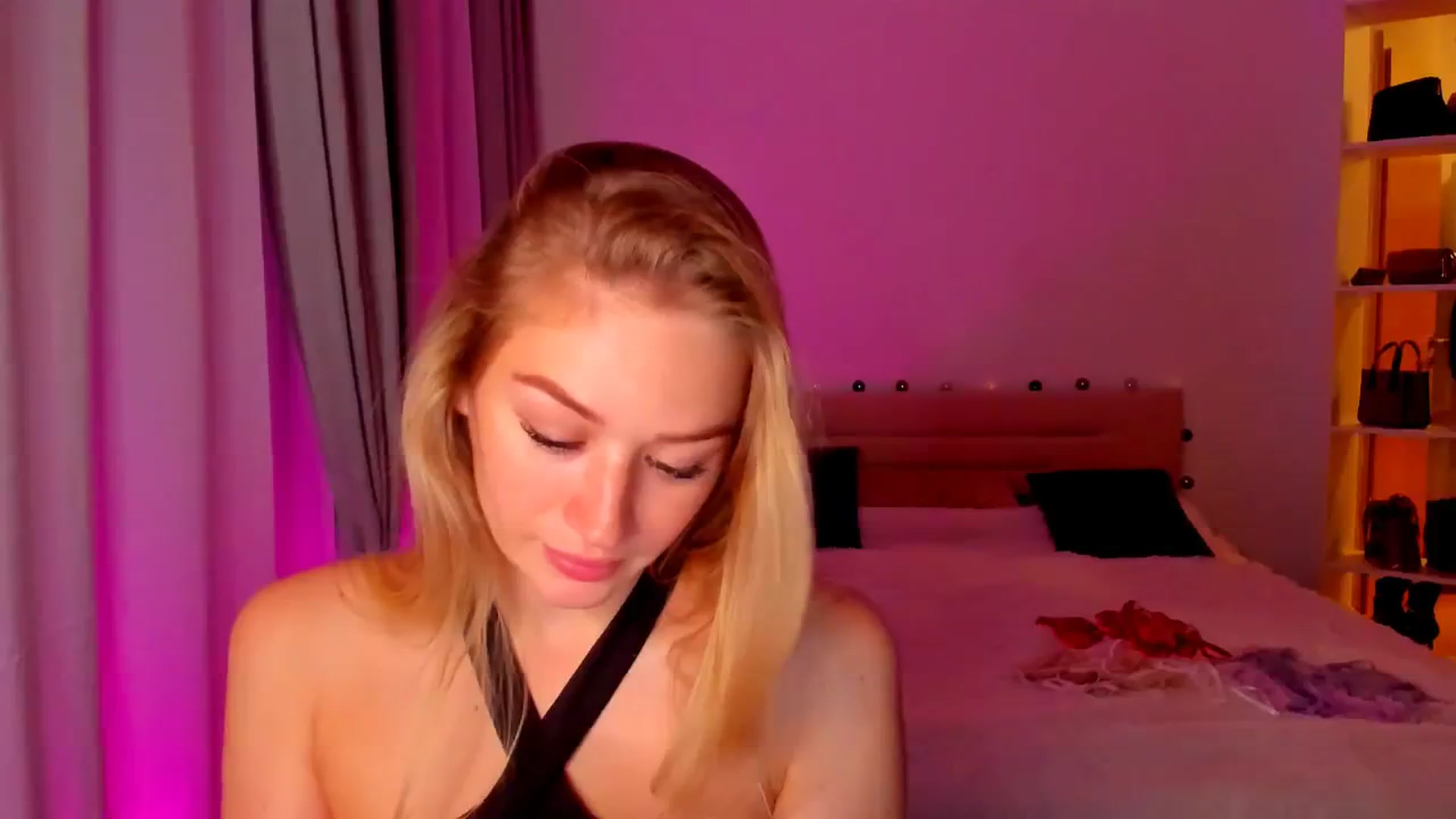 Gallery image thumbnail from CheckmyPeach's myfreecams stream on, 06/01/2024, 16:41 image 2 of 20