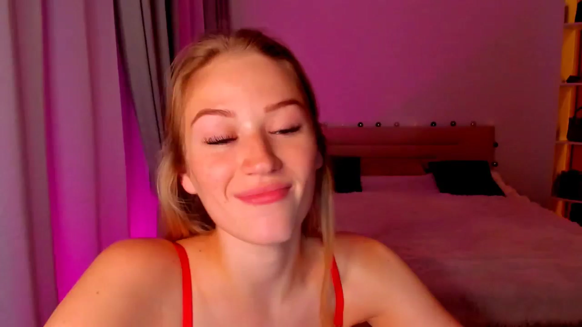 Gallery image thumbnail from CheckmyPeach's myfreecams stream on, 06/01/2024, 18:52 image 12 of 20