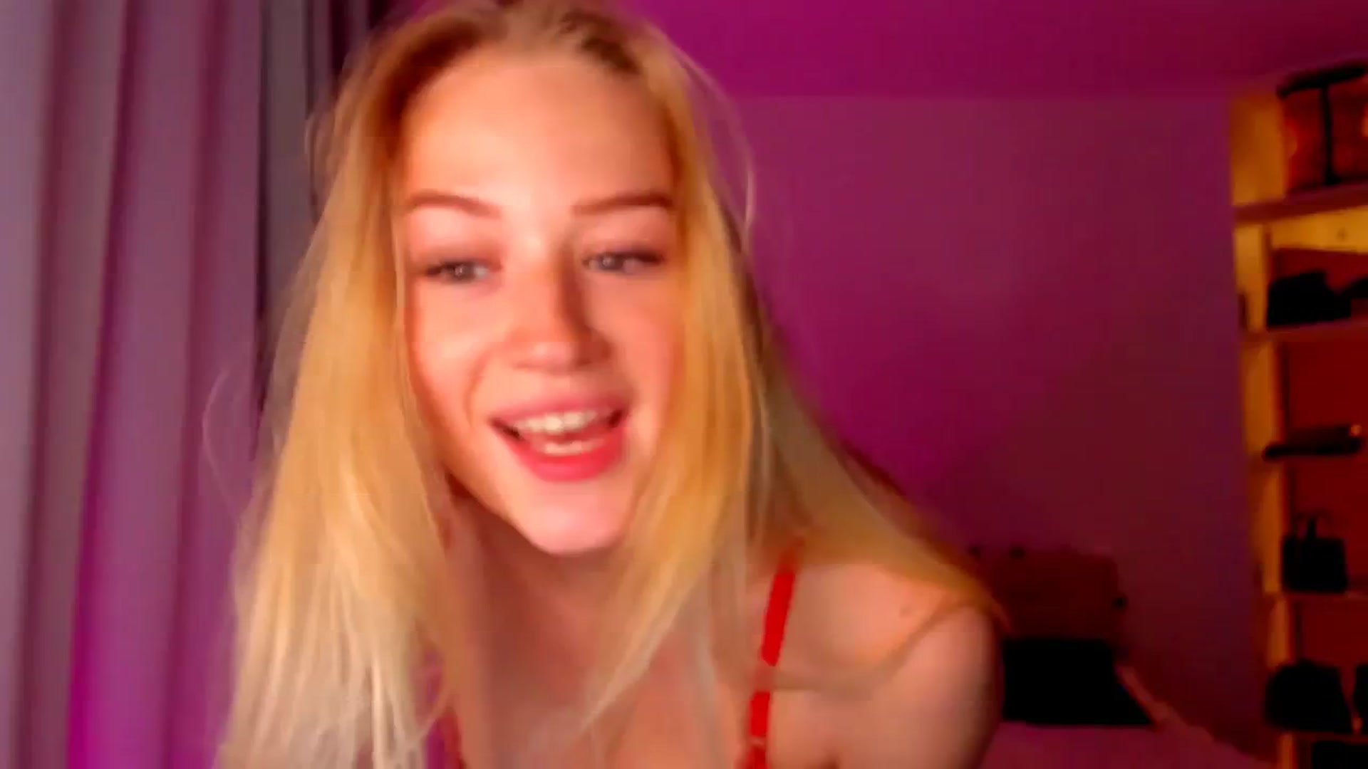 Gallery image thumbnail from CheckmyPeach's myfreecams stream on, 06/01/2024, 18:52 image 2 of 20