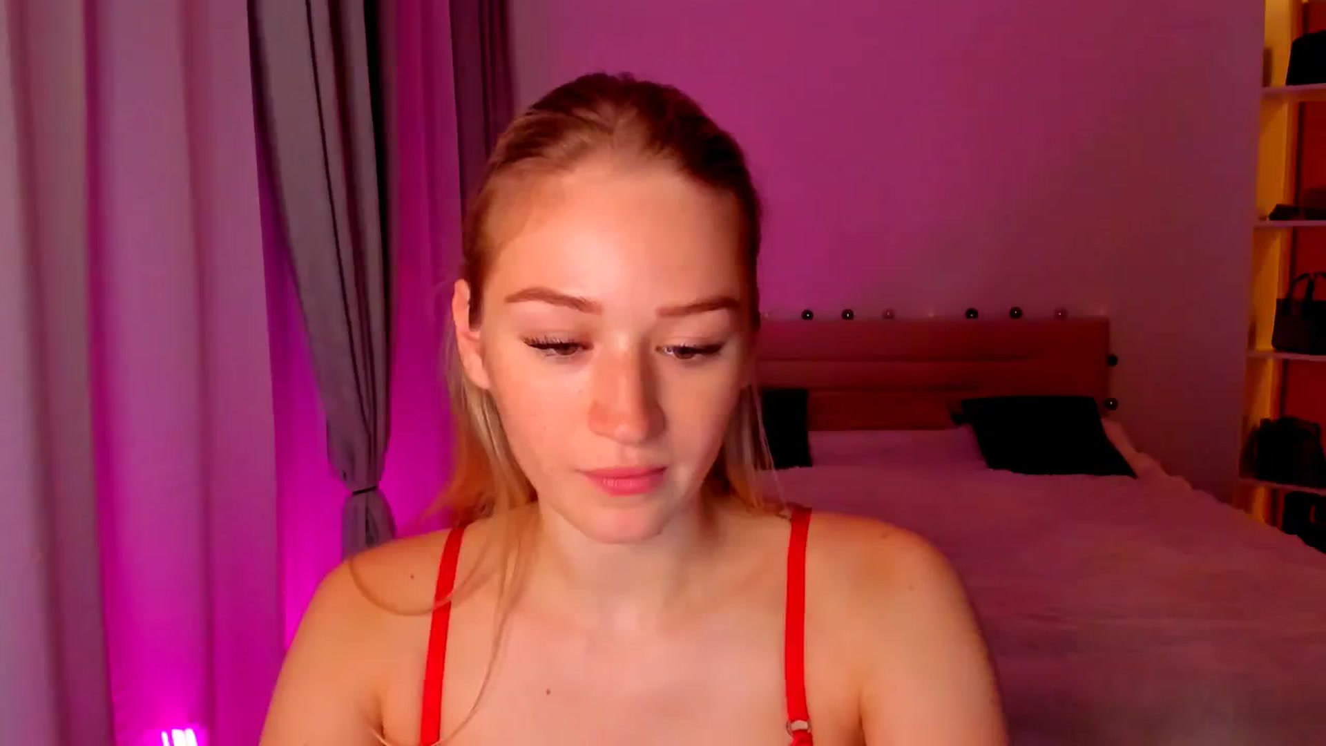 Gallery image thumbnail from CheckmyPeach's myfreecams stream on, 06/01/2024, 18:52 image 7 of 20