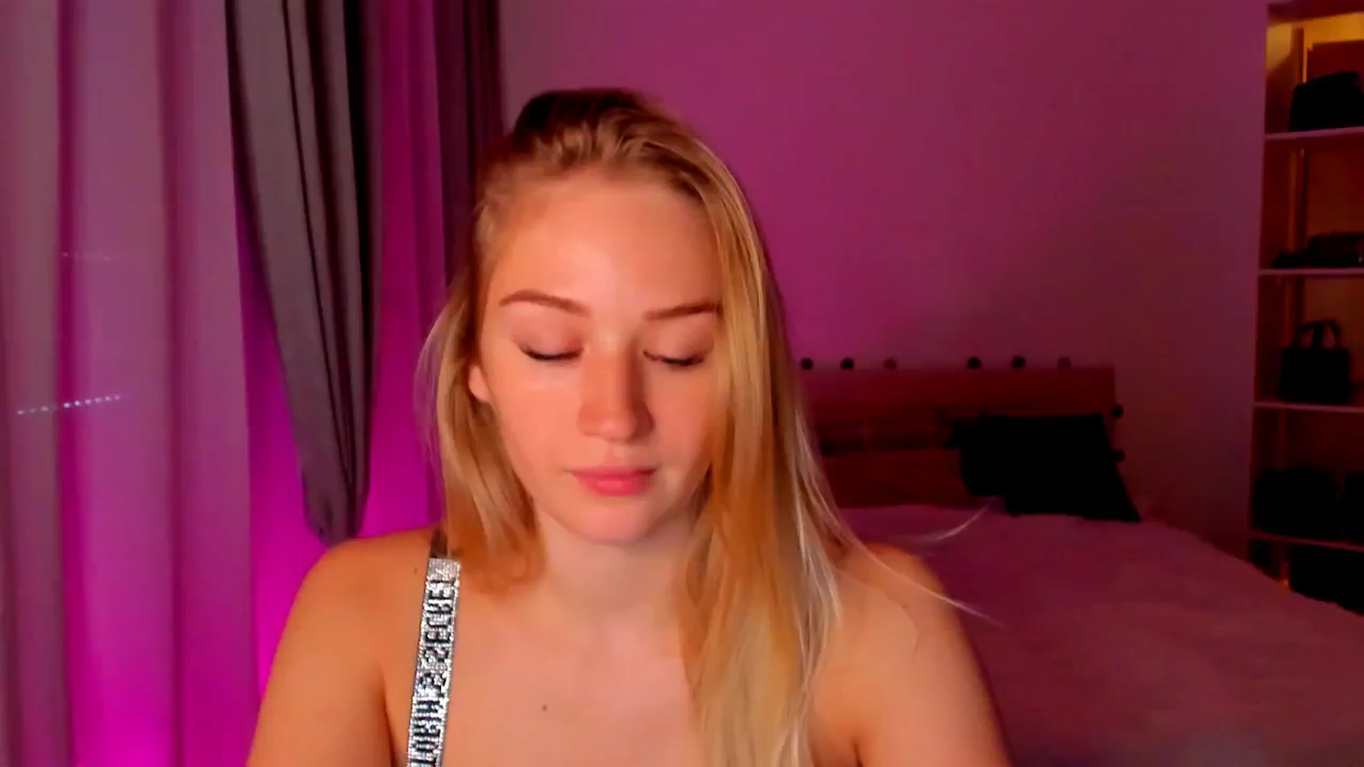 Gallery image thumbnail from CheckmyPeach's myfreecams stream on, 06/02/2024, 10:35 image 18 of 20