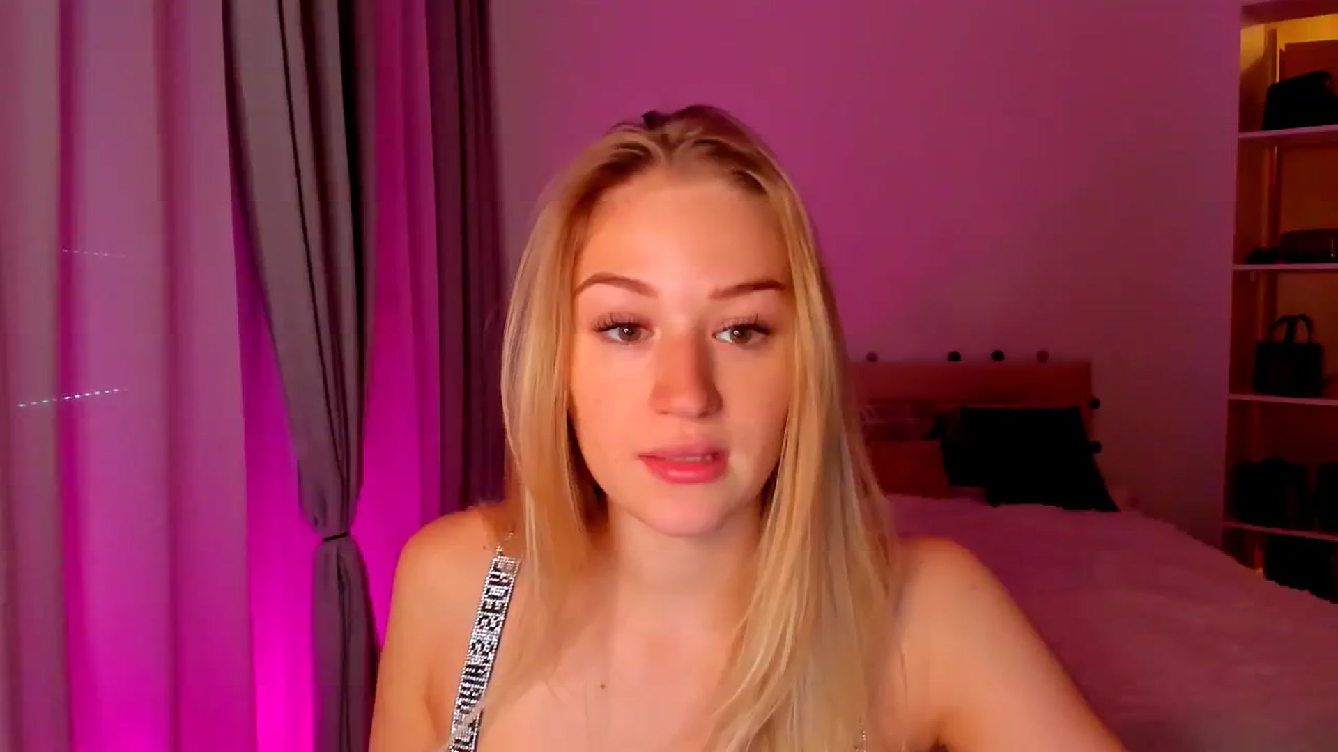 Gallery image thumbnail from CheckmyPeach's myfreecams stream on, 06/02/2024, 10:35 image 17 of 20