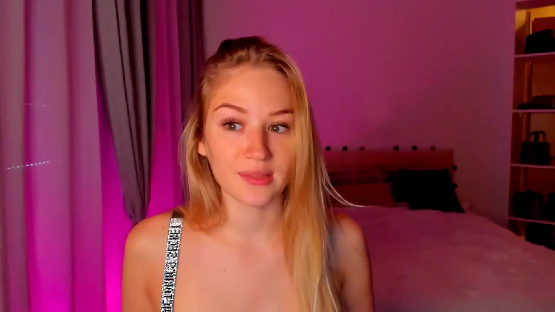Gallery image thumbnail from CheckmyPeach's myfreecams stream on, 06/02/2024, 10:35 image 19 of 20