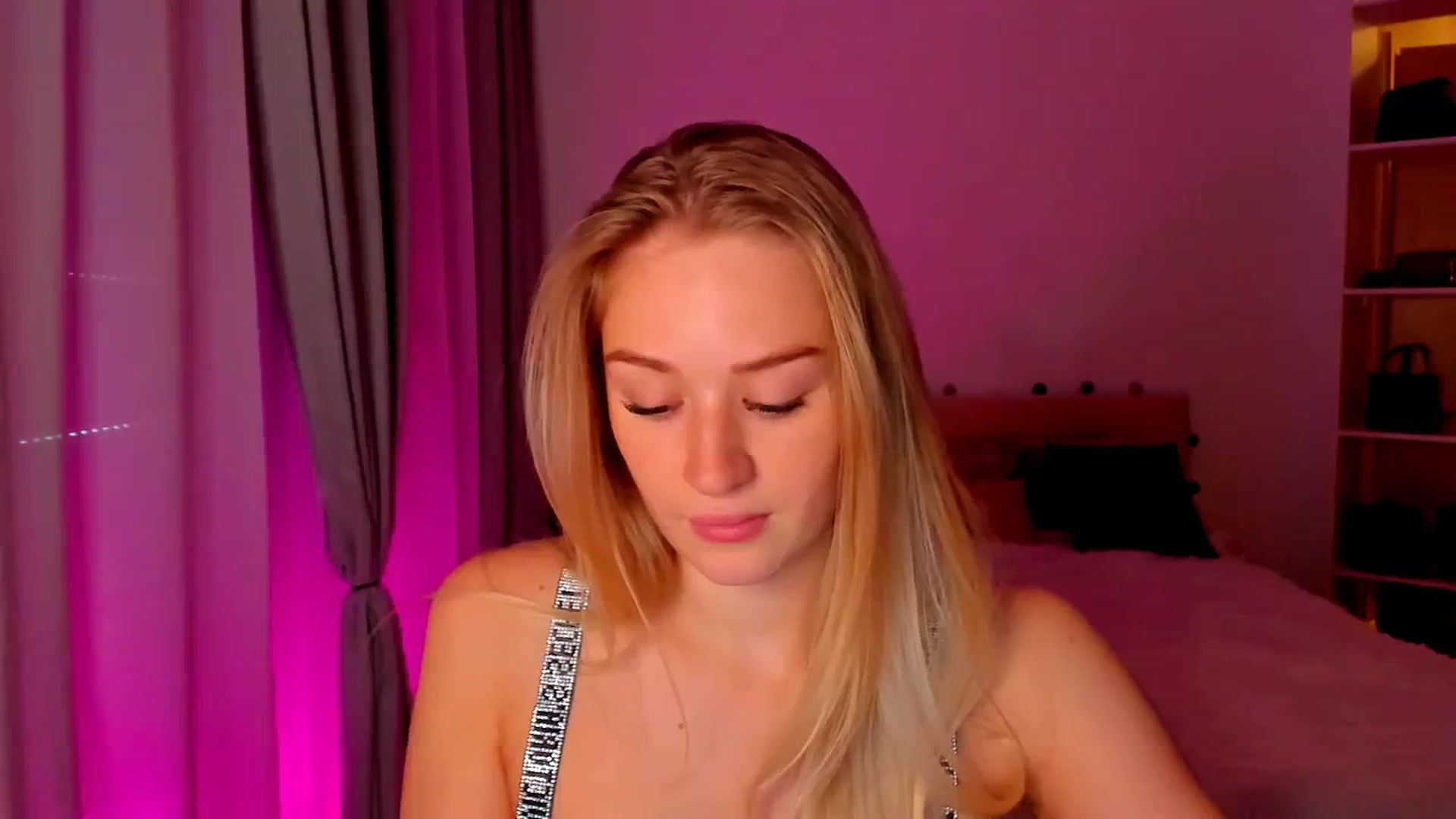 Gallery image thumbnail from CheckmyPeach's myfreecams stream on, 06/02/2024, 10:35 image 16 of 20