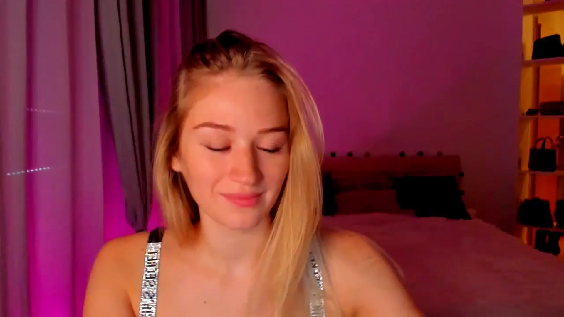 Gallery image thumbnail from CheckmyPeach's myfreecams stream on, 06/02/2024, 10:54 image 16 of 20