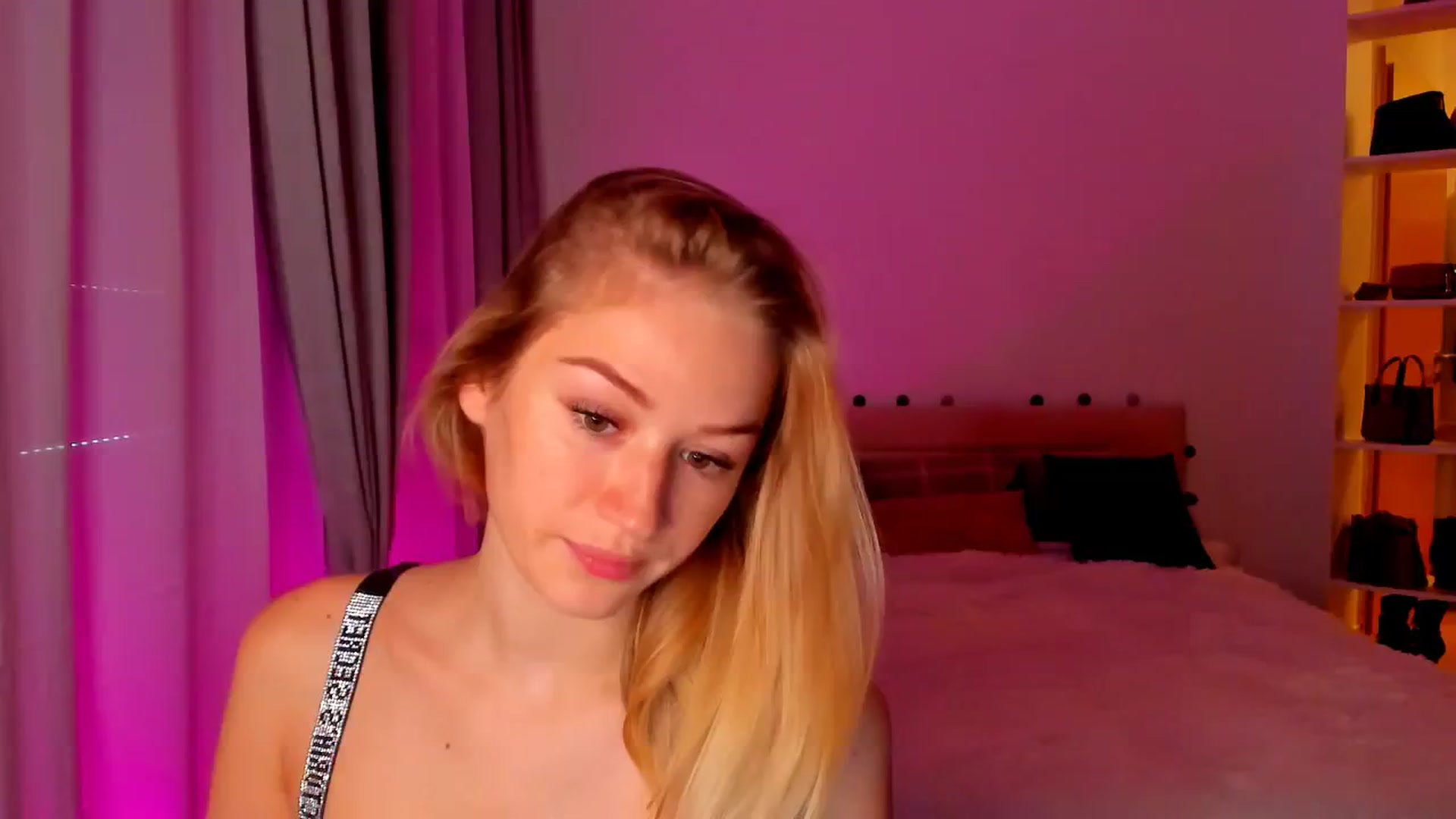 Gallery image thumbnail from CheckmyPeach's myfreecams stream on, 06/02/2024, 10:54 image 10 of 20