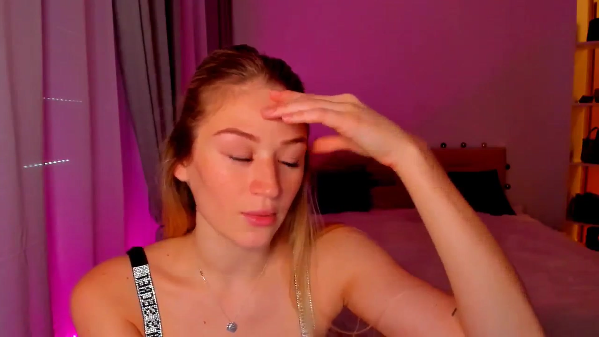 Gallery image thumbnail from CheckmyPeach's myfreecams stream on, 06/02/2024, 14:00 image 16 of 20