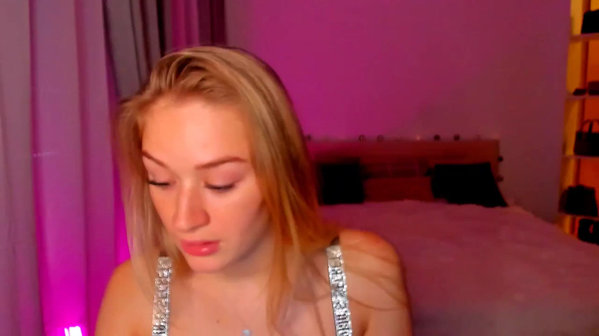 Gallery image thumbnail from CheckmyPeach's myfreecams stream on, 06/02/2024, 14:00 image 7 of 20