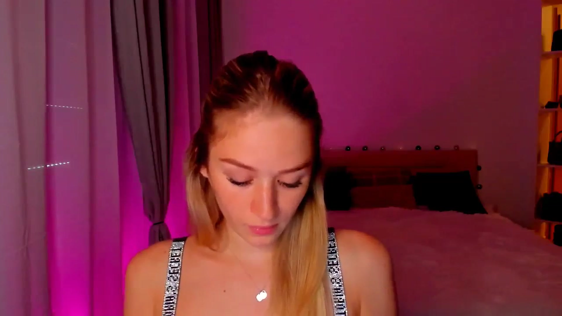 Gallery image thumbnail from CheckmyPeach's myfreecams stream on, 06/02/2024, 14:00 image 17 of 20