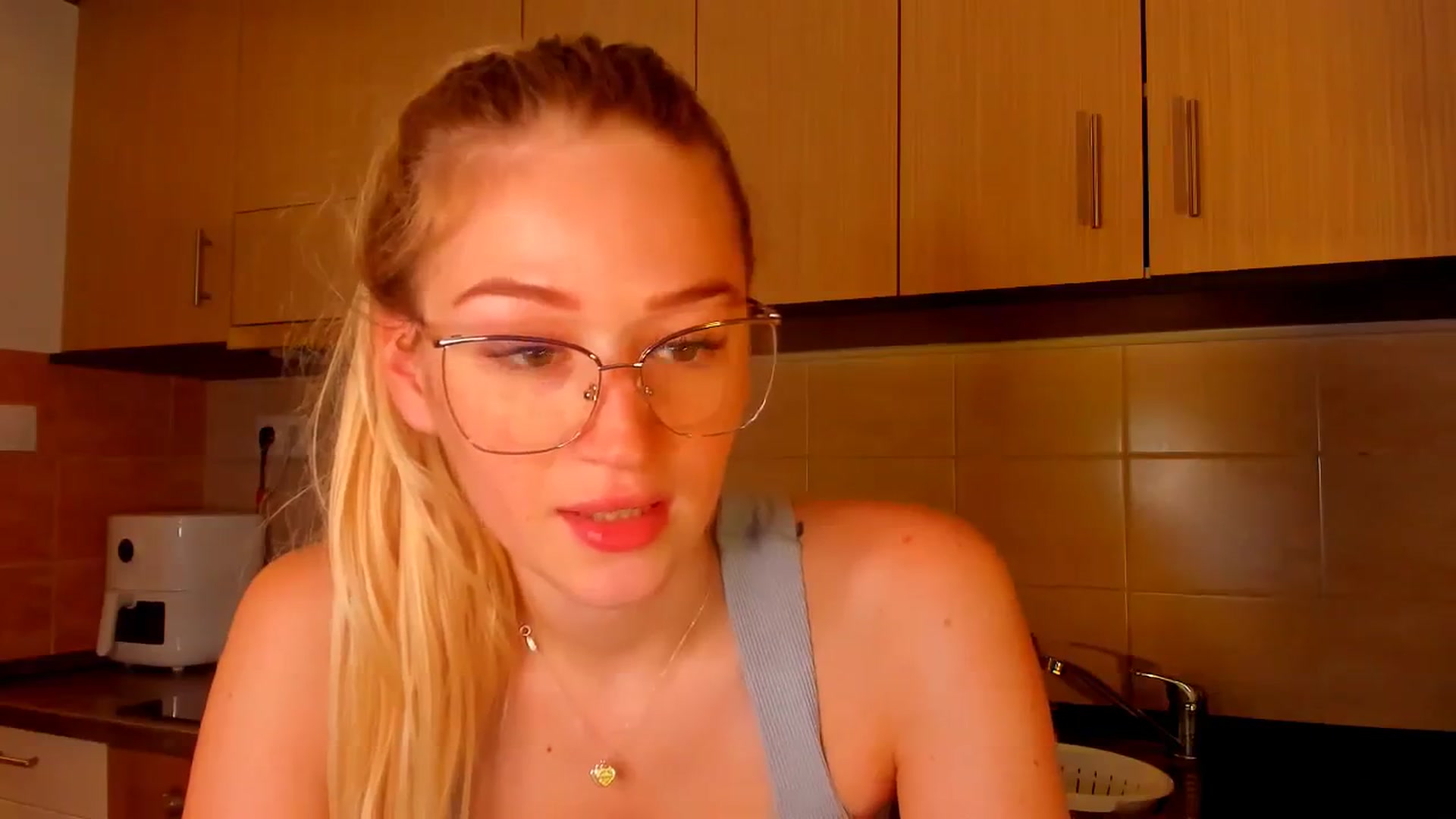 Gallery image thumbnail from CheckmyPeach's myfreecams stream on, 06/02/2024, 16:14 image 15 of 20