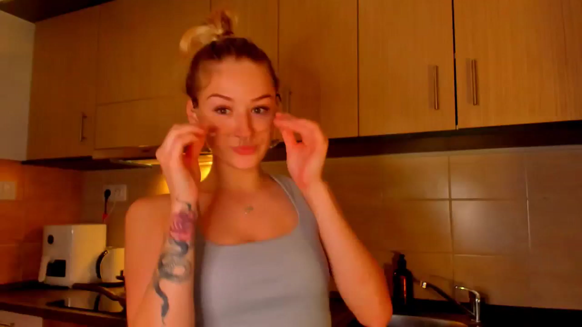 Gallery image thumbnail from CheckmyPeach's myfreecams stream on, 06/02/2024, 16:14 image 1 of 20