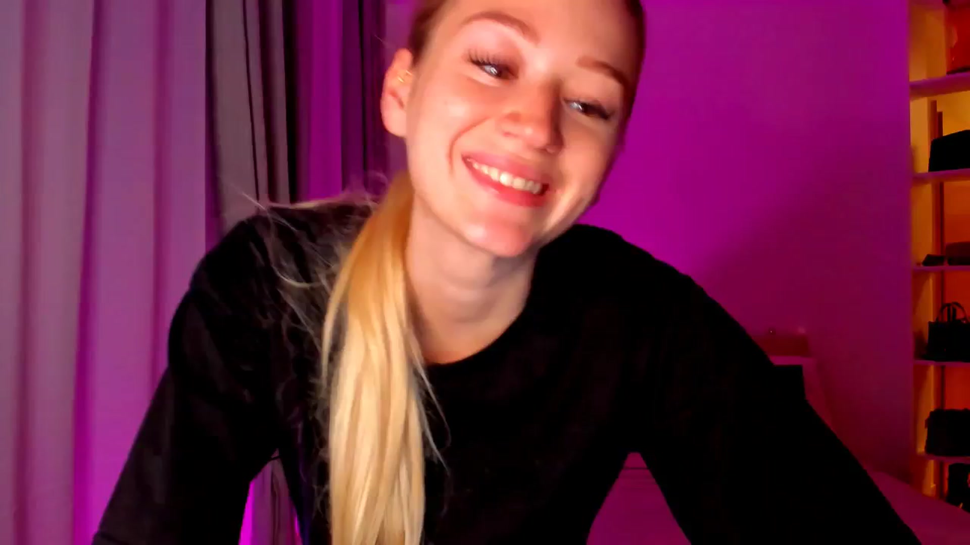 Gallery image thumbnail from CheckmyPeach's myfreecams stream on, 06/05/2024, 03:00 image 14 of 20