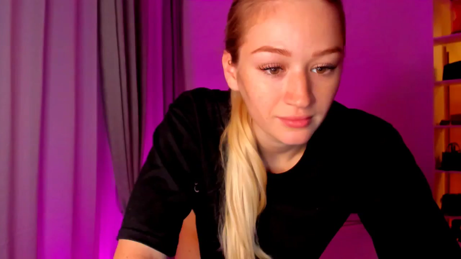 Gallery image thumbnail from CheckmyPeach's myfreecams stream on, 06/05/2024, 03:00 image 13 of 20