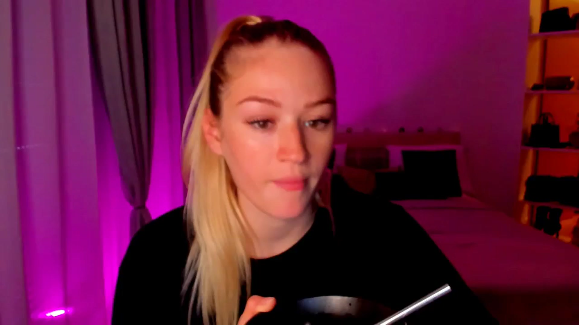 Gallery image thumbnail from CheckmyPeach's myfreecams stream on, 06/05/2024, 07:03 image 6 of 20