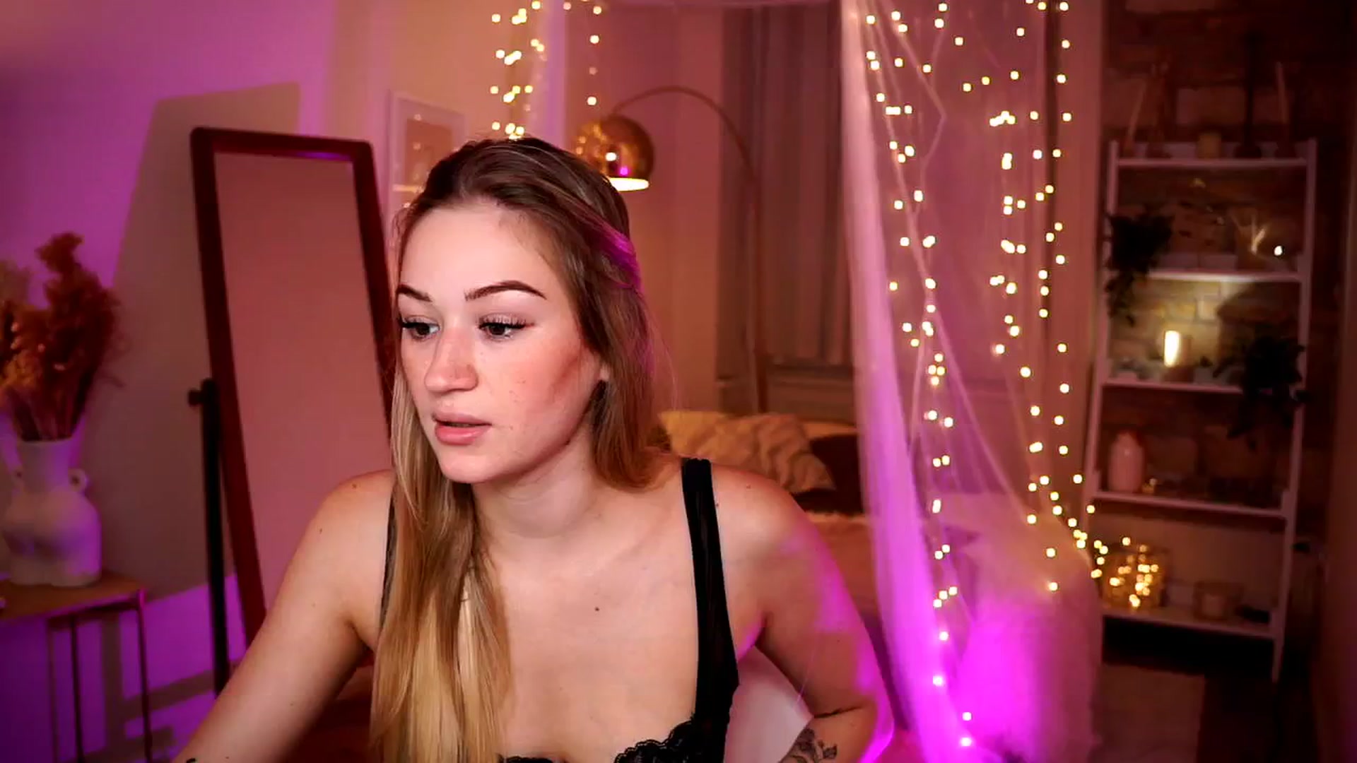 Gallery image thumbnail from CheckmyPeach's myfreecams stream on, 06/06/2024, 03:21 image 14 of 20