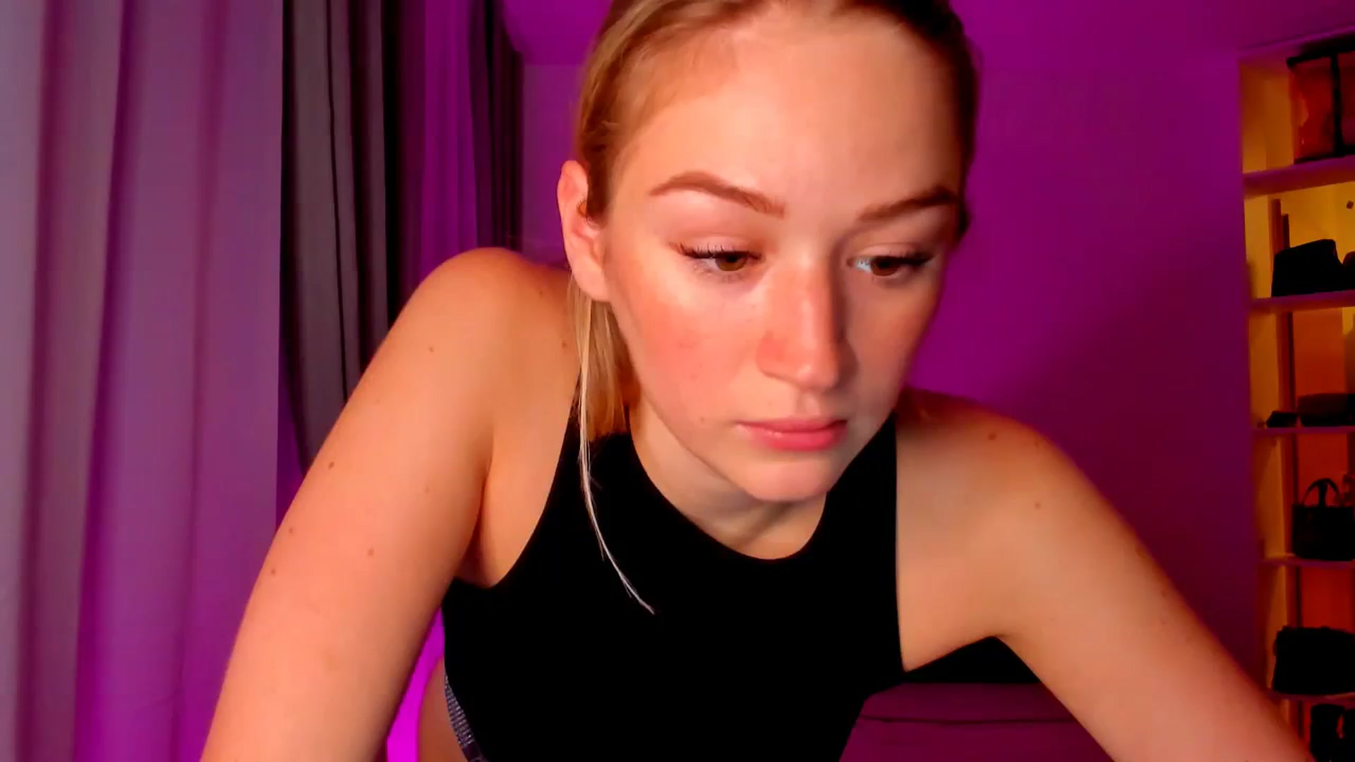 Gallery image thumbnail from CheckmyPeach's myfreecams stream on, 06/06/2024, 21:25 image 11 of 20