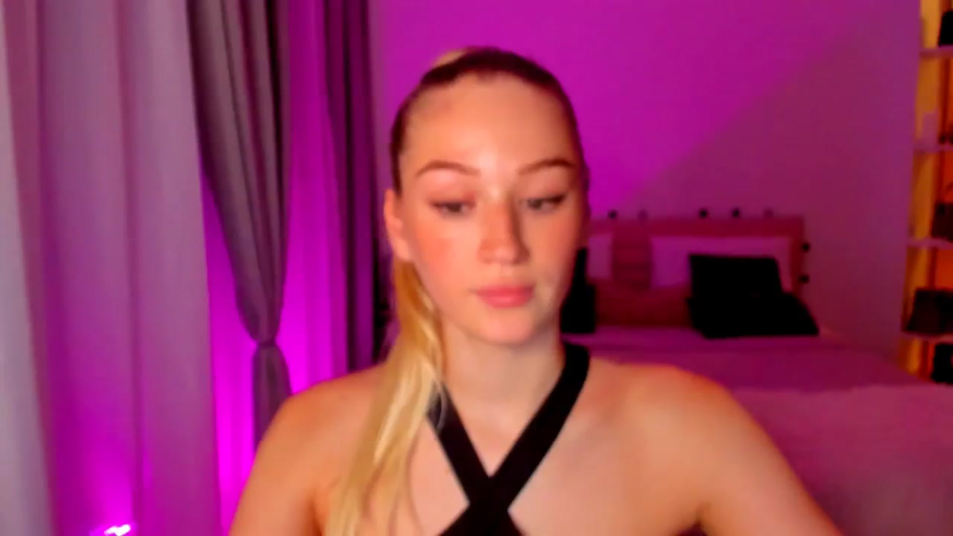 Gallery image thumbnail from CheckmyPeach's myfreecams stream on, 06/08/2024, 20:06 image 12 of 20