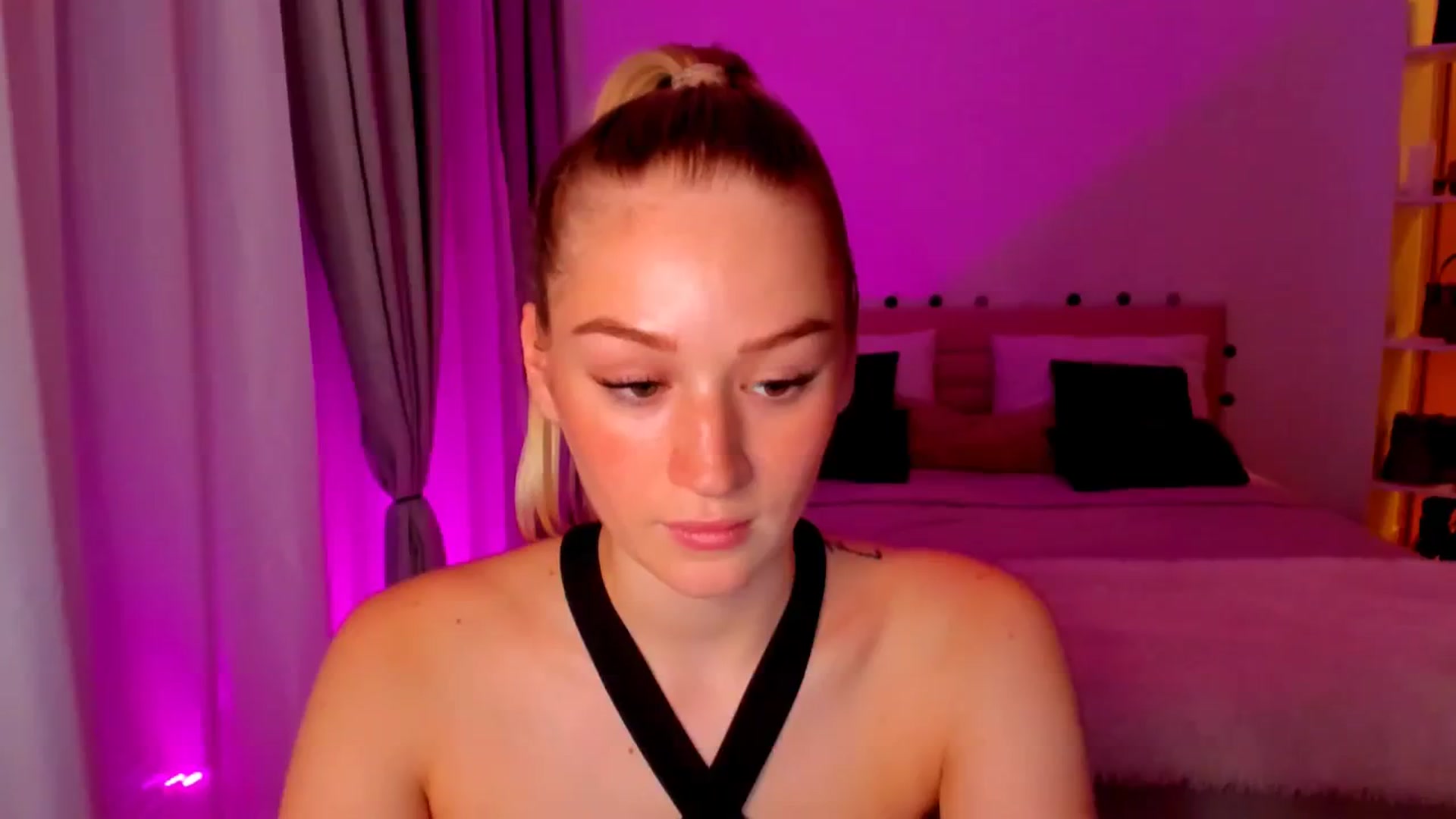 Gallery image thumbnail from CheckmyPeach's myfreecams stream on, 06/08/2024, 20:06 image 6 of 20