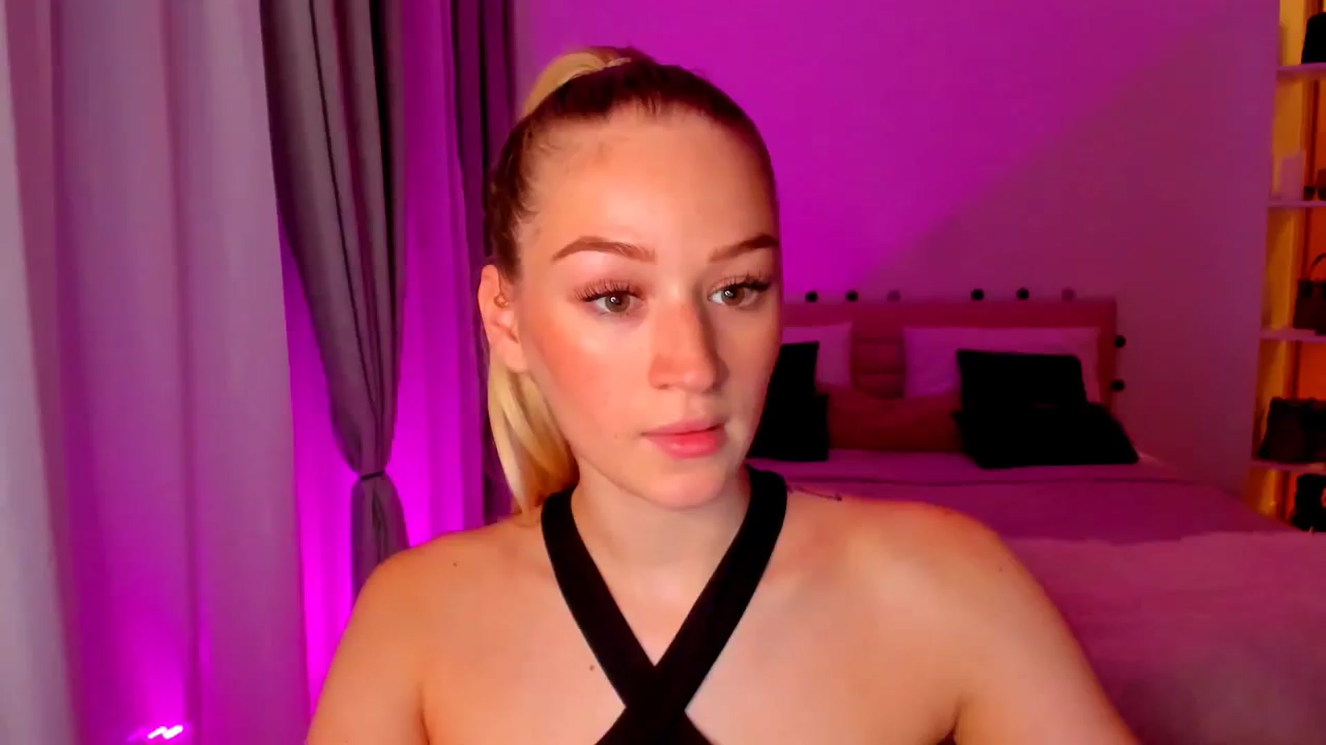 Gallery image thumbnail from CheckmyPeach's myfreecams stream on, 06/08/2024, 20:06 image 14 of 20