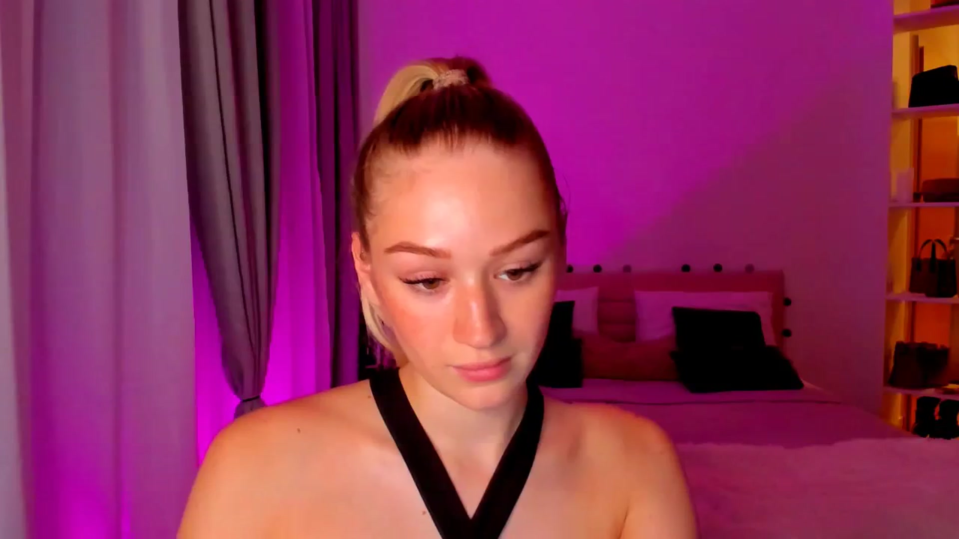 Gallery image thumbnail from CheckmyPeach's myfreecams stream on, 06/08/2024, 20:06 image 18 of 20