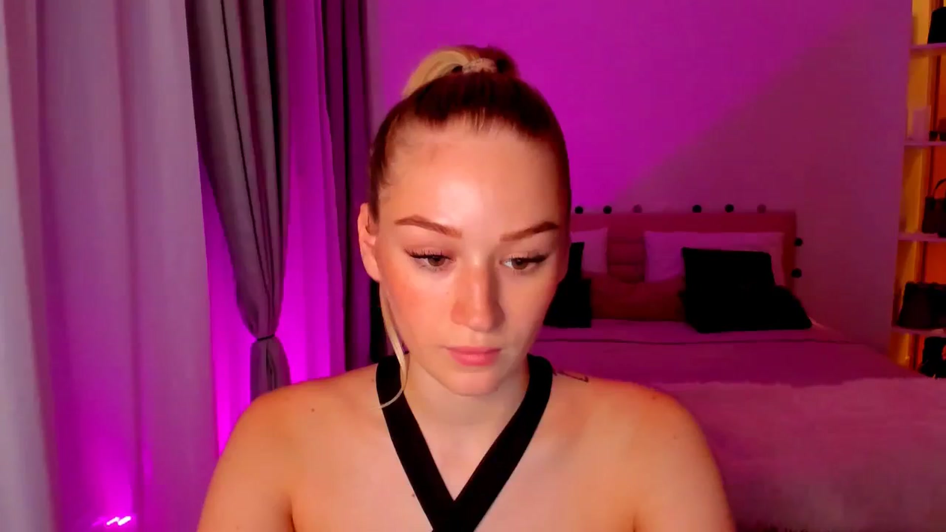 Gallery image thumbnail from CheckmyPeach's myfreecams stream on, 06/08/2024, 20:06 image 15 of 20