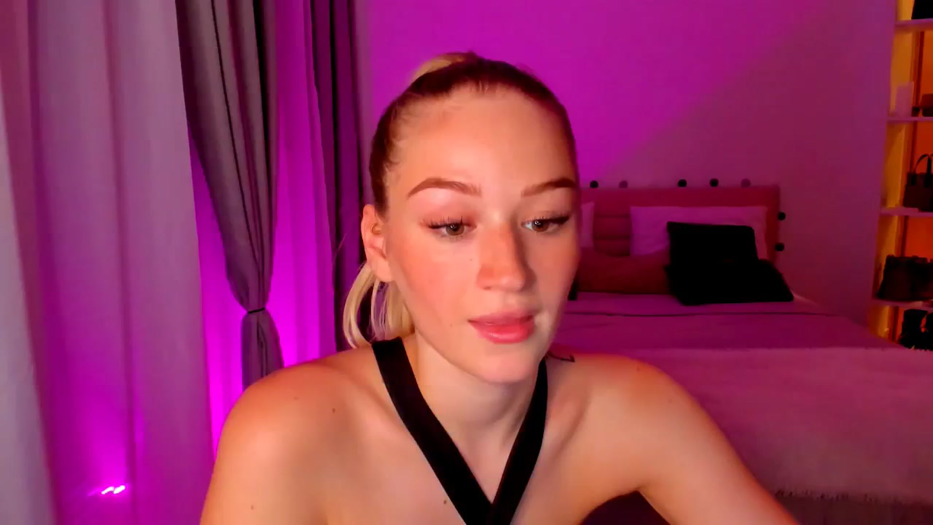 Gallery image thumbnail from CheckmyPeach's myfreecams stream on, 06/08/2024, 20:06 image 1 of 20