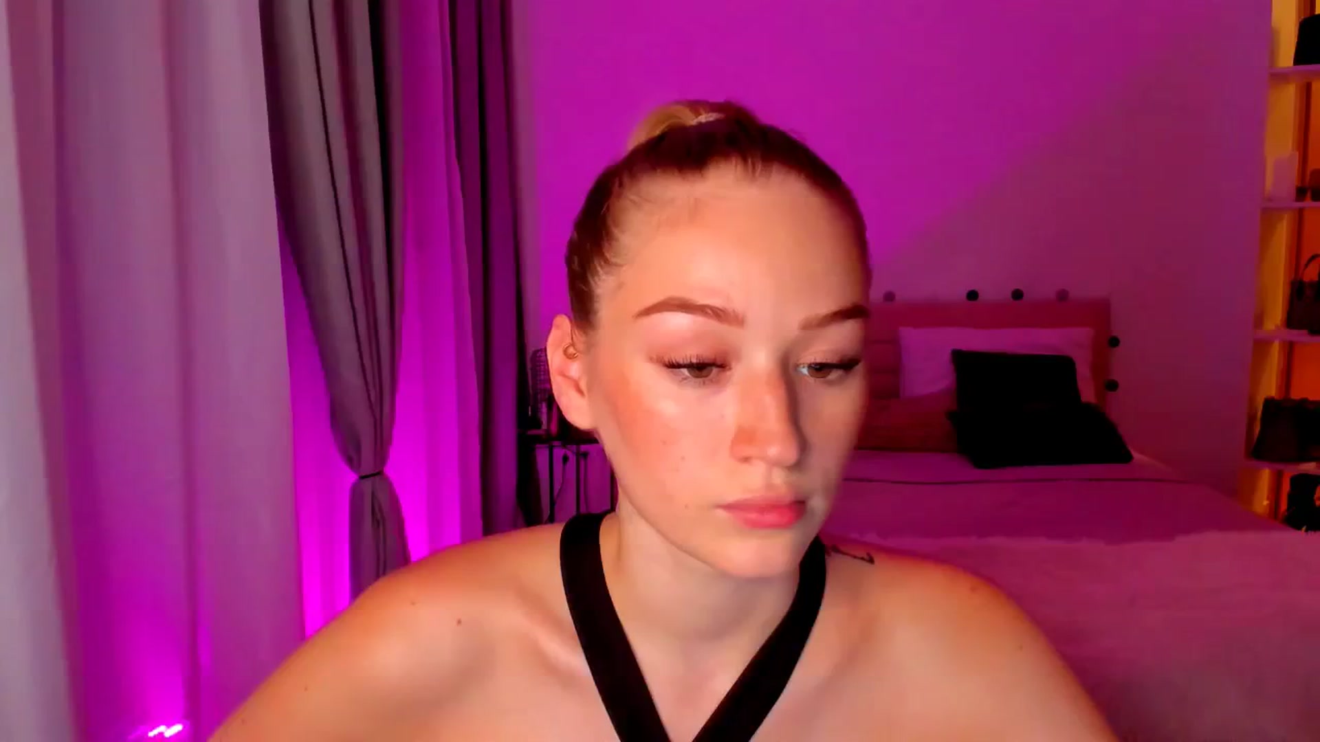 Gallery image thumbnail from CheckmyPeach's myfreecams stream on, 06/08/2024, 20:06 image 17 of 20