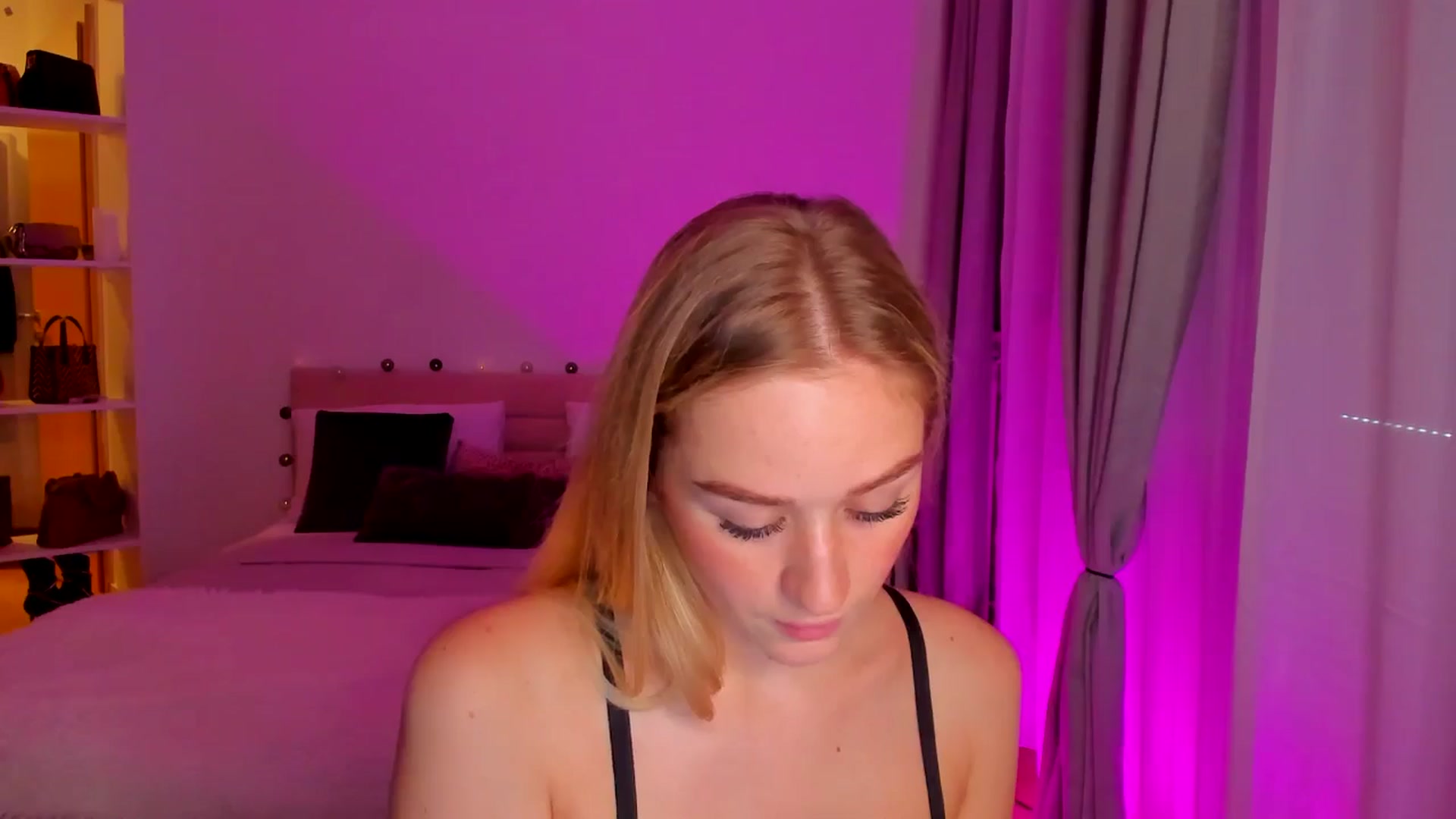 Gallery image thumbnail from CheckmyPeach's myfreecams stream on, 06/09/2024, 16:28 image 4 of 20