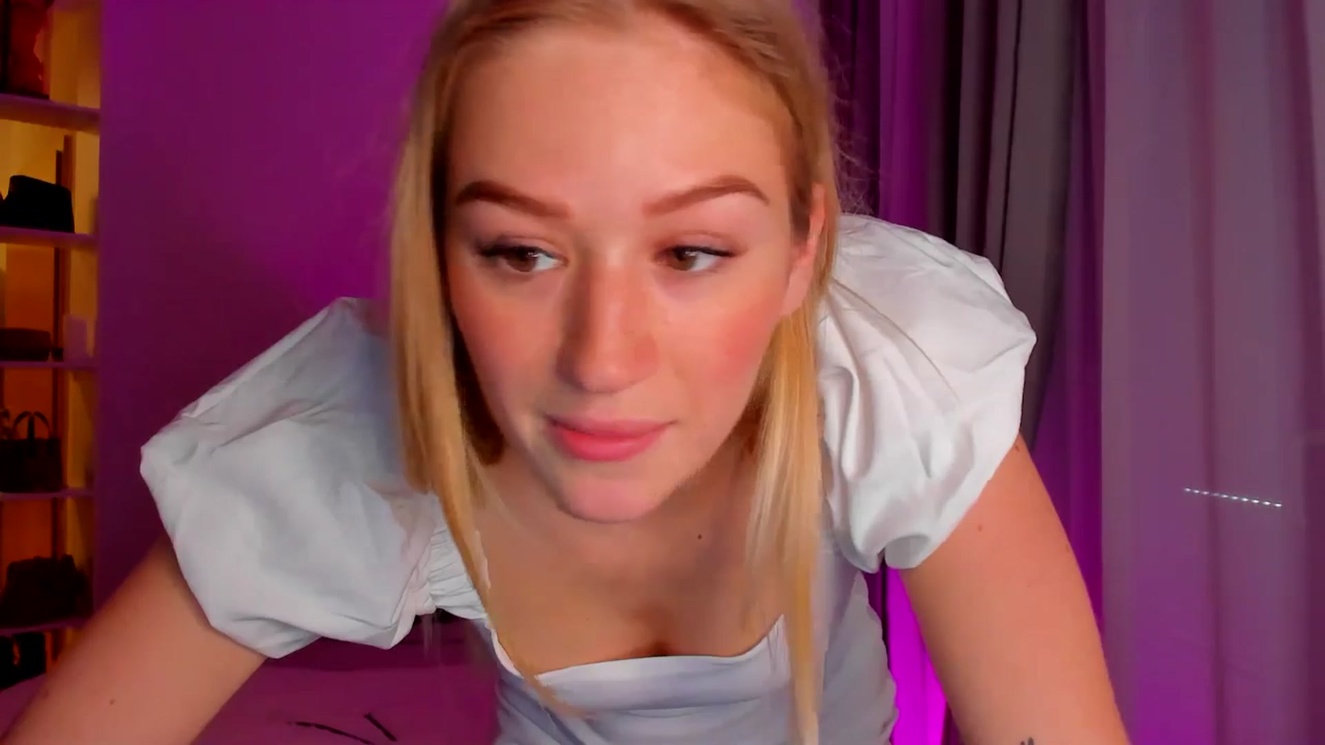 Gallery image thumbnail from CheckmyPeach's myfreecams stream on, 06/09/2024, 16:28 image 14 of 20