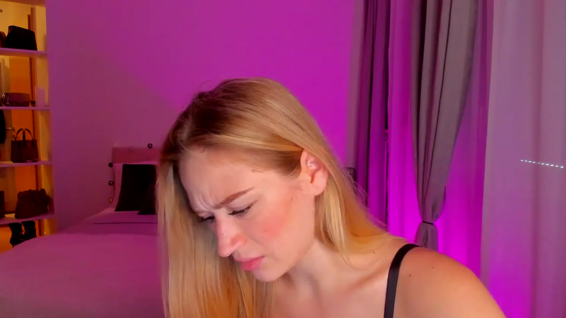 Gallery image thumbnail from CheckmyPeach's myfreecams stream on, 06/09/2024, 16:28 image 13 of 20