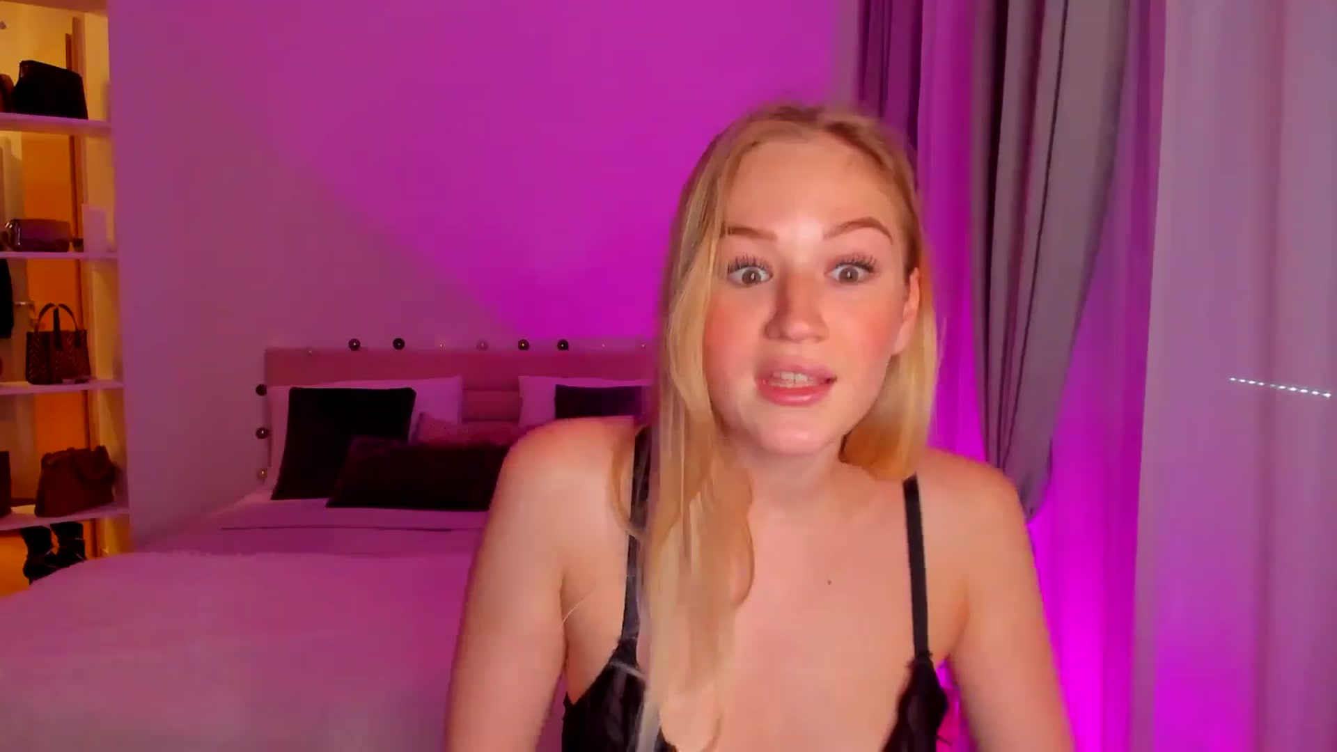 Gallery image thumbnail from CheckmyPeach's myfreecams stream on, 06/09/2024, 16:28 image 12 of 20