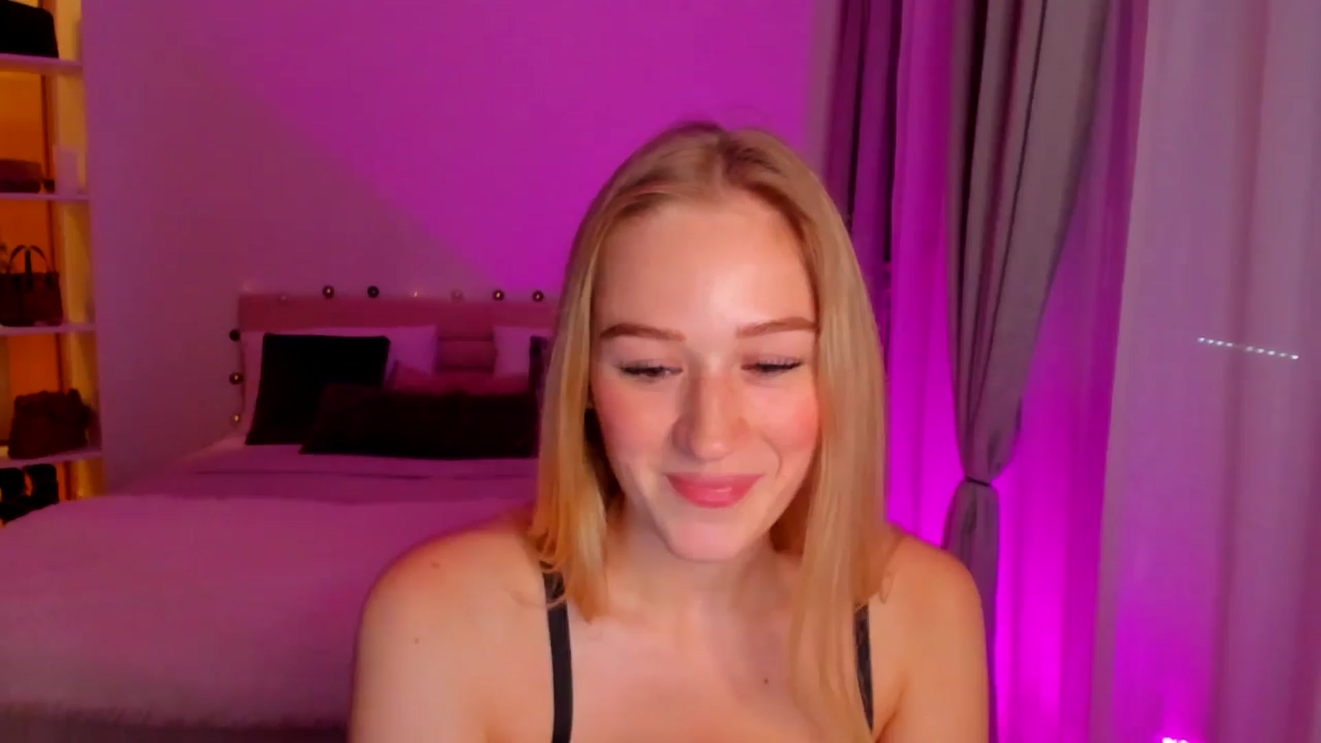 Gallery image thumbnail from CheckmyPeach's myfreecams stream on, 06/09/2024, 16:28 image 5 of 20