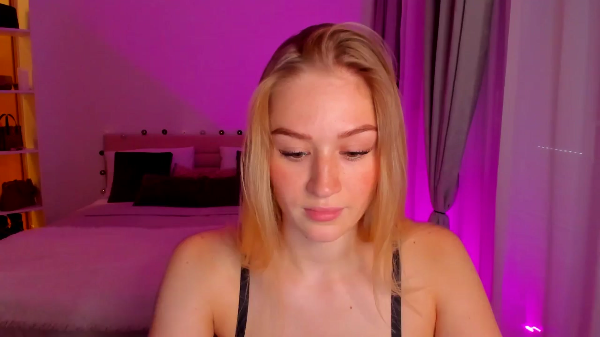 Gallery image thumbnail from CheckmyPeach's myfreecams stream on, 06/09/2024, 16:52 image 2 of 20