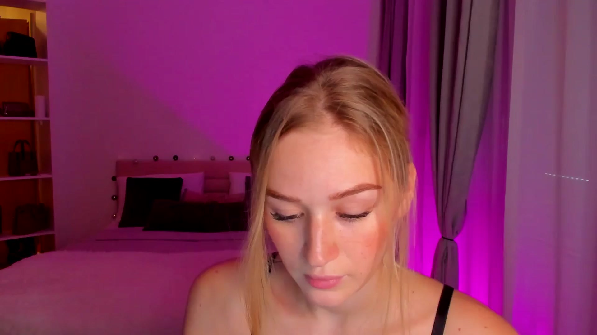 Gallery image thumbnail from CheckmyPeach's myfreecams stream on, 06/09/2024, 16:52 image 11 of 20