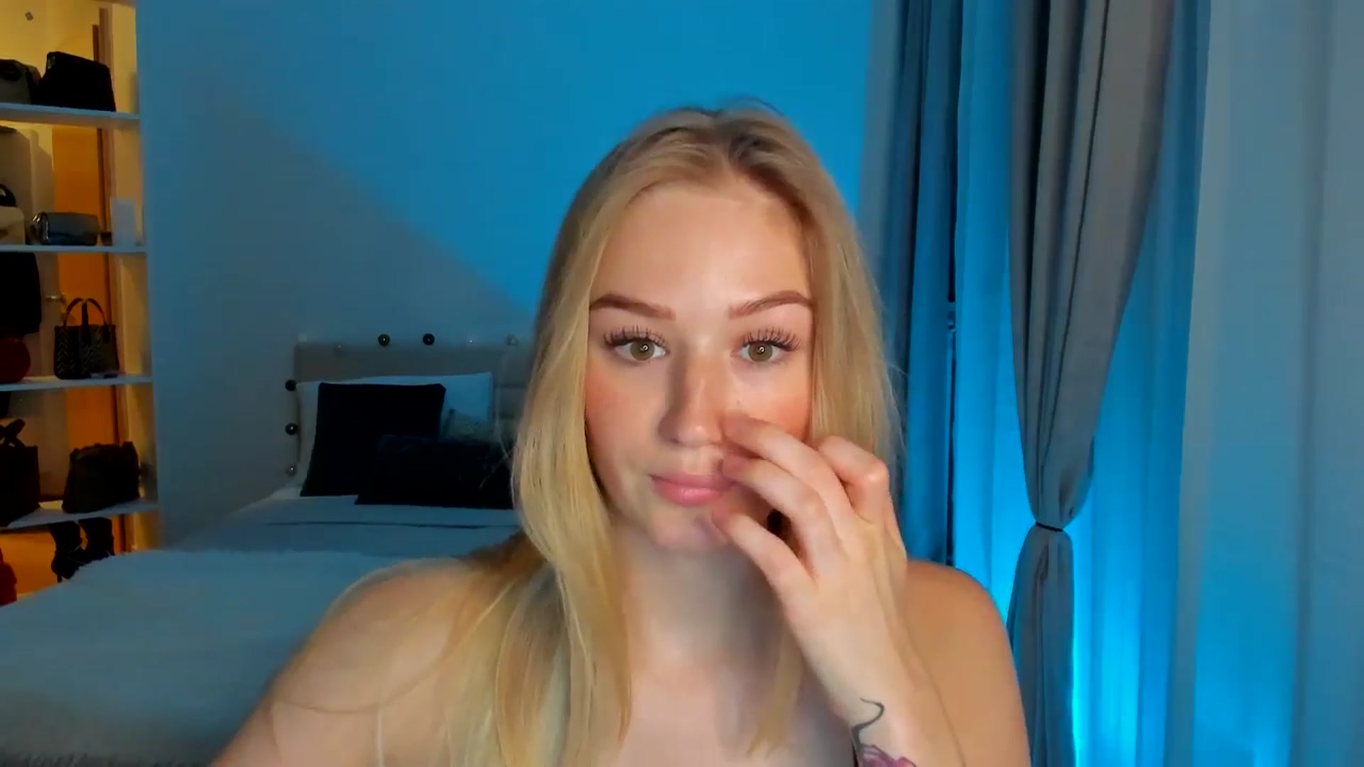 Gallery image thumbnail from CheckmyPeach's myfreecams stream on, 06/09/2024, 17:37 image 16 of 20