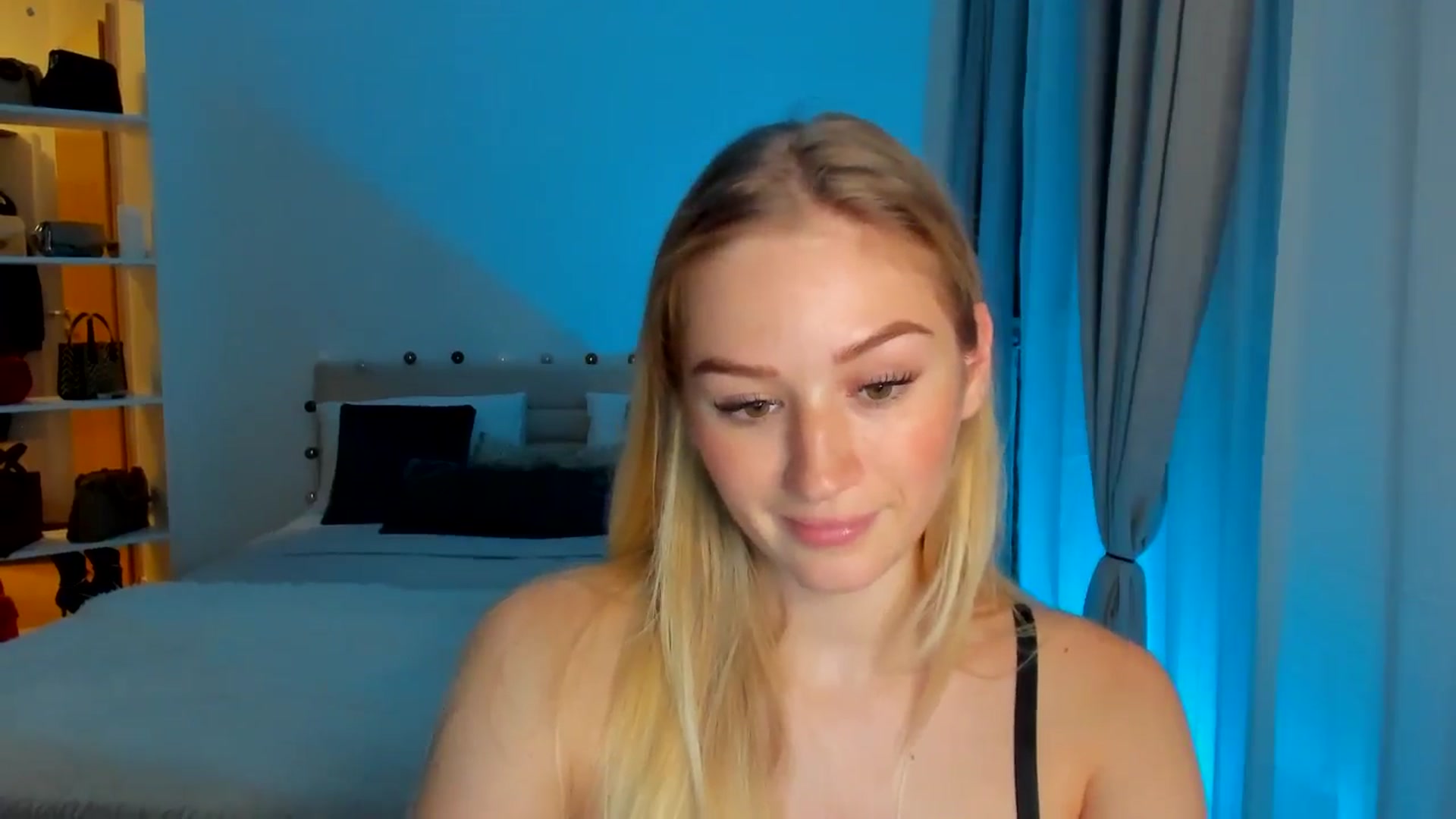 Gallery image thumbnail from CheckmyPeach's myfreecams stream on, 06/09/2024, 17:37 image 17 of 20