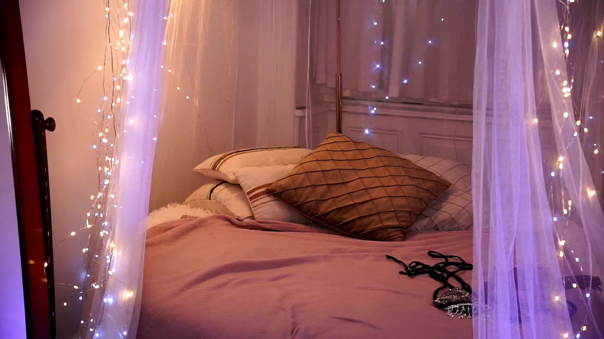 Gallery image thumbnail from CheckmyPeach's myfreecams stream on, 06/10/2024, 07:42 image 13 of 20