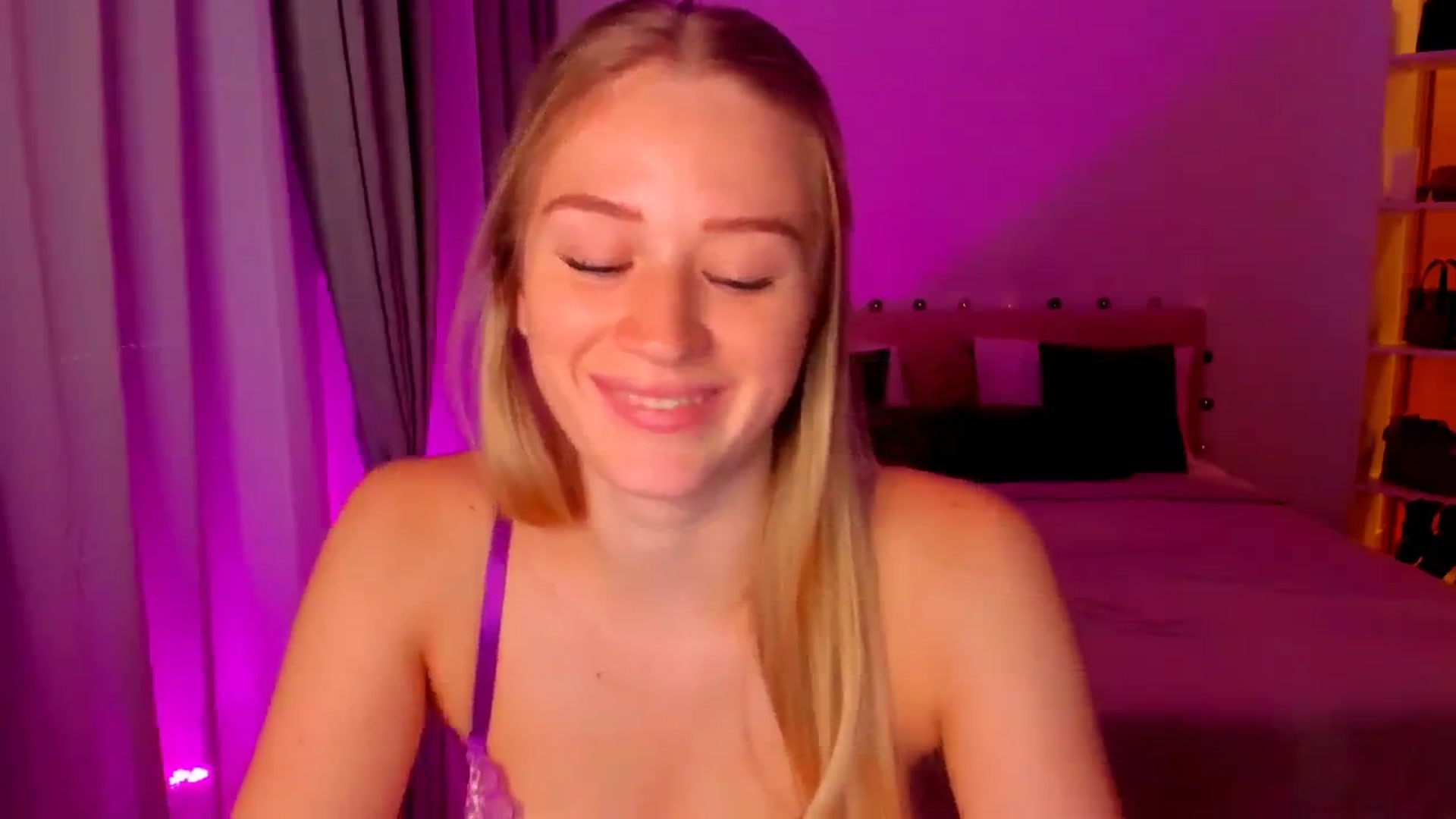 Gallery image thumbnail from CheckmyPeach's myfreecams stream on, 06/12/2024, 05:10 image 17 of 20