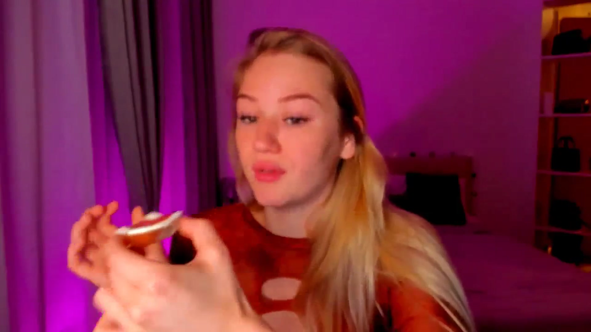 Gallery image thumbnail from CheckmyPeach's myfreecams stream on, 06/13/2024, 02:01 image 10 of 20