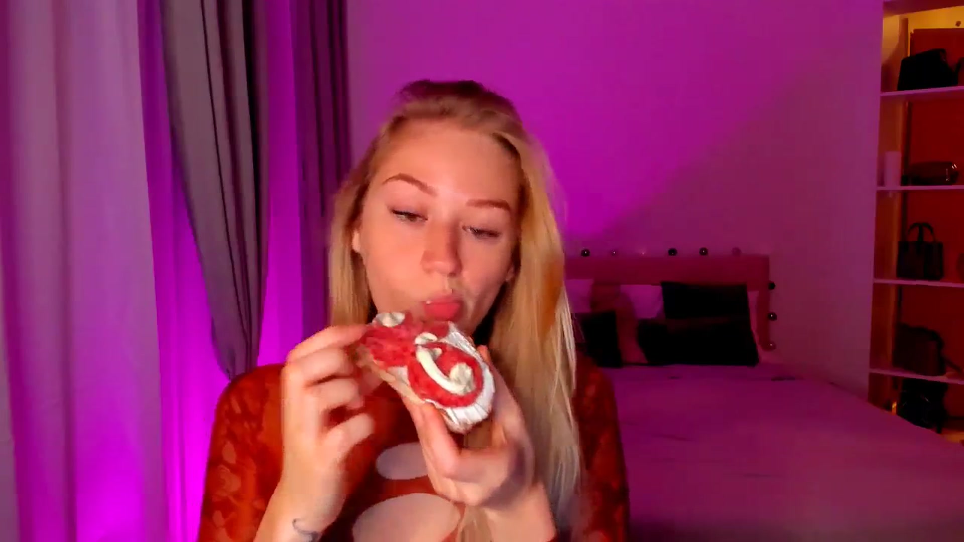Gallery image thumbnail from CheckmyPeach's myfreecams stream on, 06/13/2024, 02:01 image 16 of 20