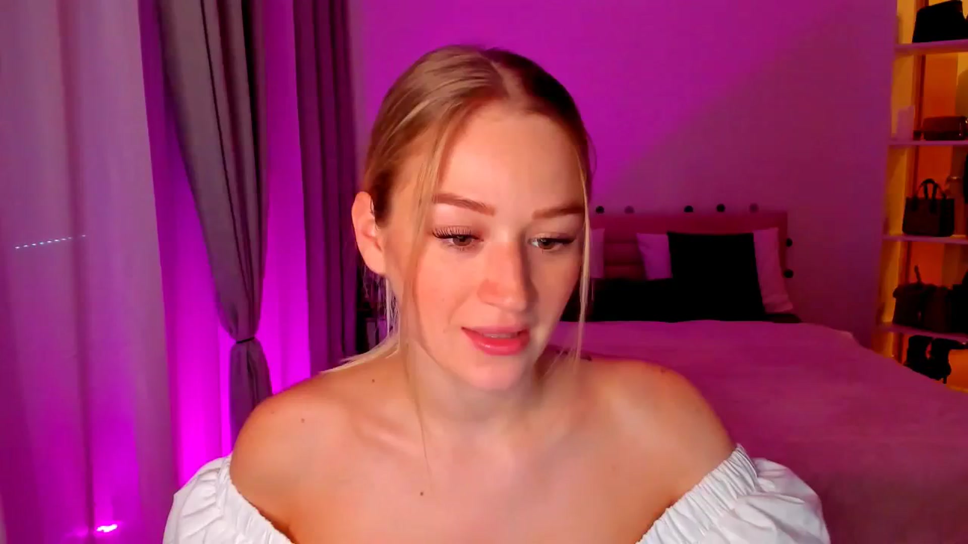 Gallery image thumbnail from CheckmyPeach's myfreecams stream on, 06/15/2024, 14:07 image 11 of 20