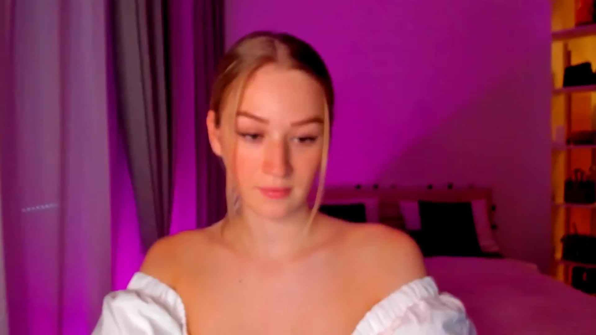 Gallery image thumbnail from CheckmyPeach's myfreecams stream on, 06/15/2024, 14:07 image 18 of 20