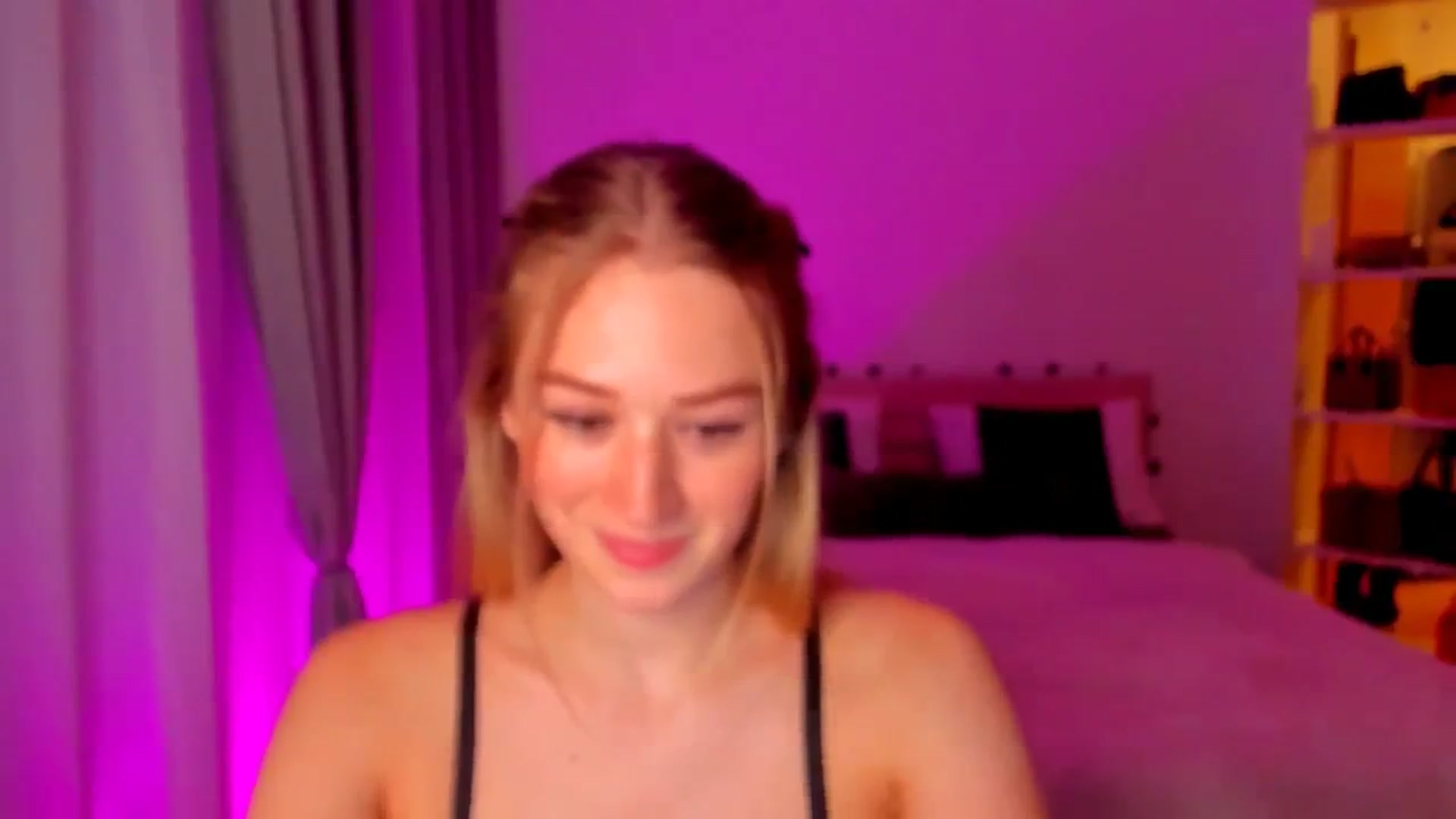 Gallery image thumbnail from CheckmyPeach's myfreecams stream on, 06/15/2024, 18:27 image 15 of 20