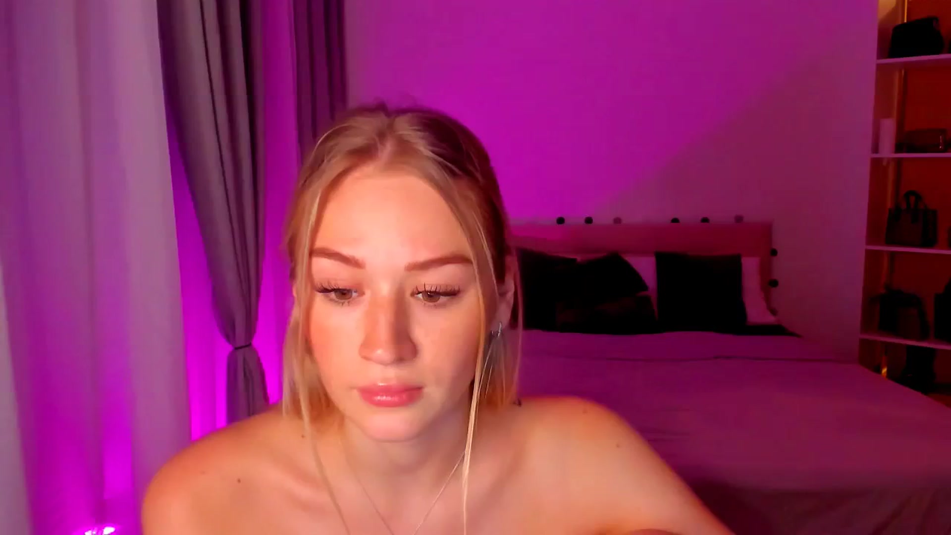 Gallery image thumbnail from CheckmyPeach's myfreecams stream on, 06/16/2024, 23:02 image 18 of 20