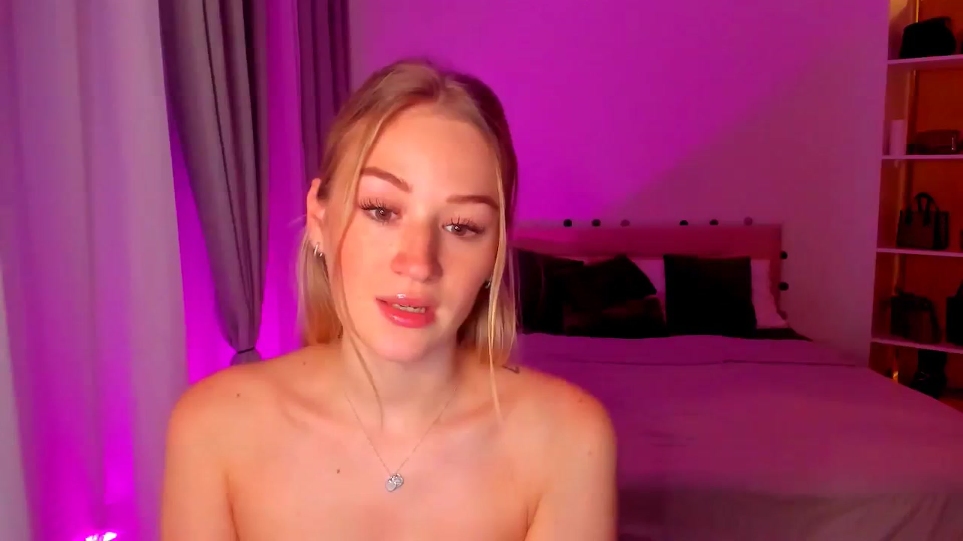 Gallery image thumbnail from CheckmyPeach's myfreecams stream on, 06/16/2024, 23:02 image 17 of 20