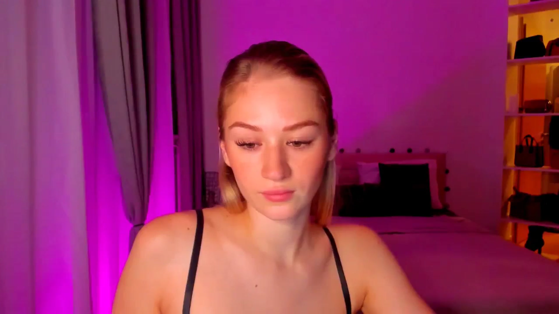 Gallery image thumbnail from CheckmyPeach's myfreecams stream on, 06/19/2024, 04:17 image 7 of 20
