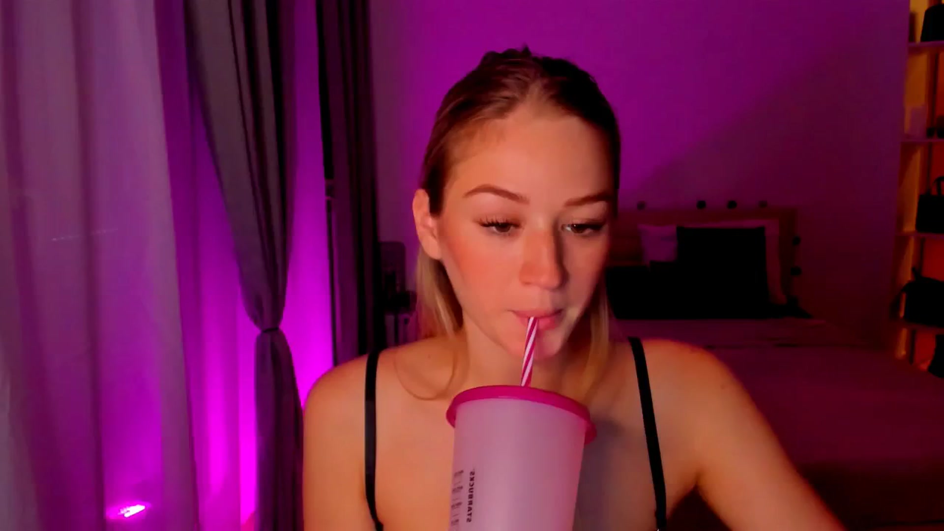 Gallery image thumbnail from CheckmyPeach's myfreecams stream on, 06/19/2024, 06:22 image 3 of 20