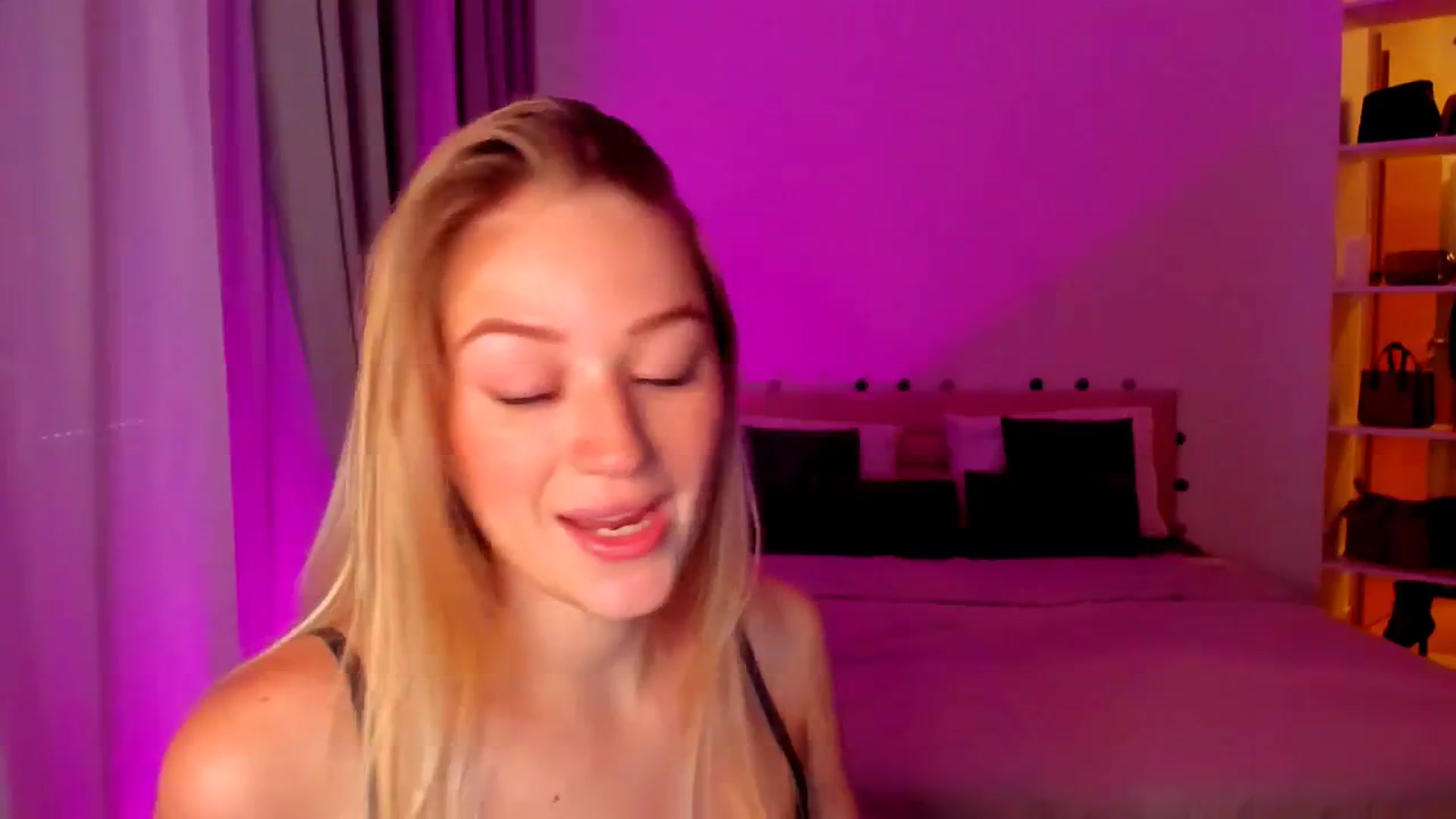 Gallery image thumbnail from CheckmyPeach's myfreecams stream on, 06/19/2024, 06:22 image 7 of 20