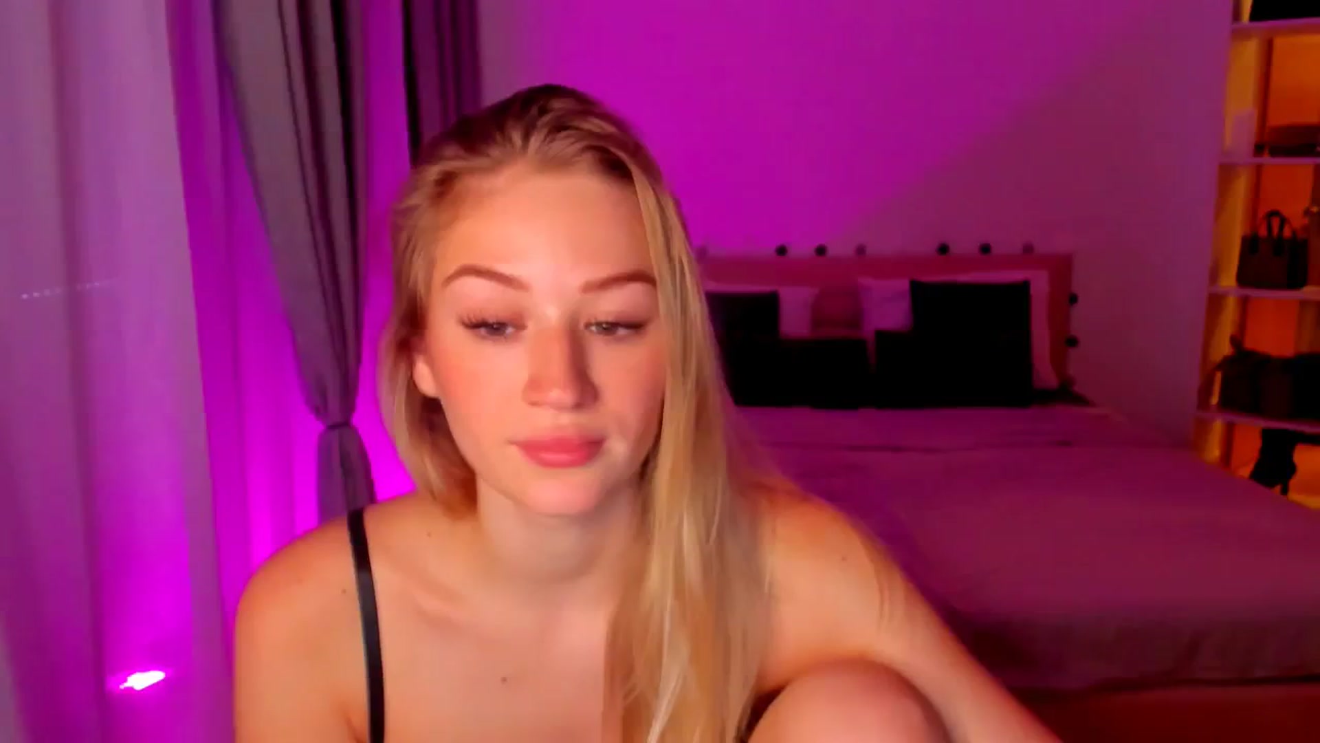 Gallery image thumbnail from CheckmyPeach's myfreecams stream on, 06/19/2024, 06:22 image 8 of 20