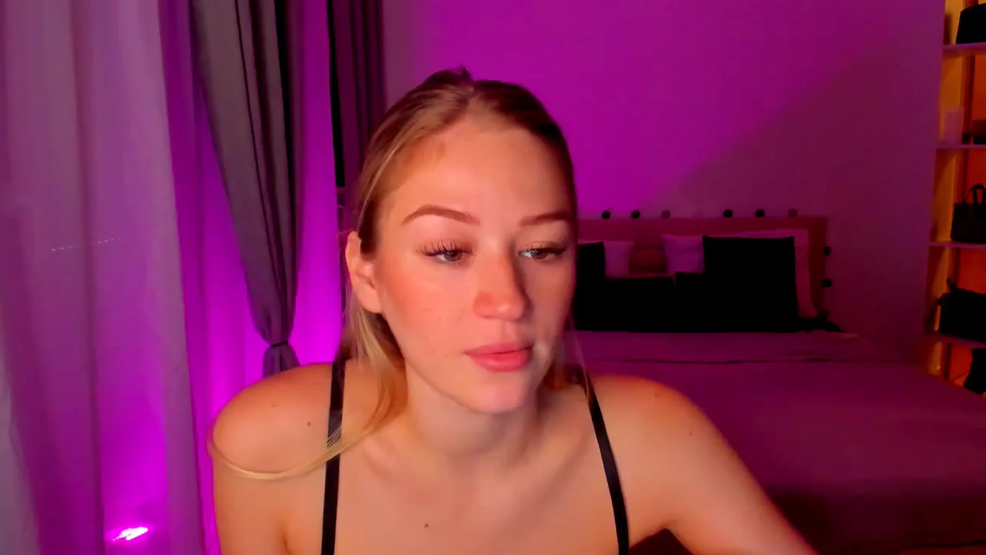 Gallery image thumbnail from CheckmyPeach's myfreecams stream on, 06/19/2024, 06:22 image 5 of 20